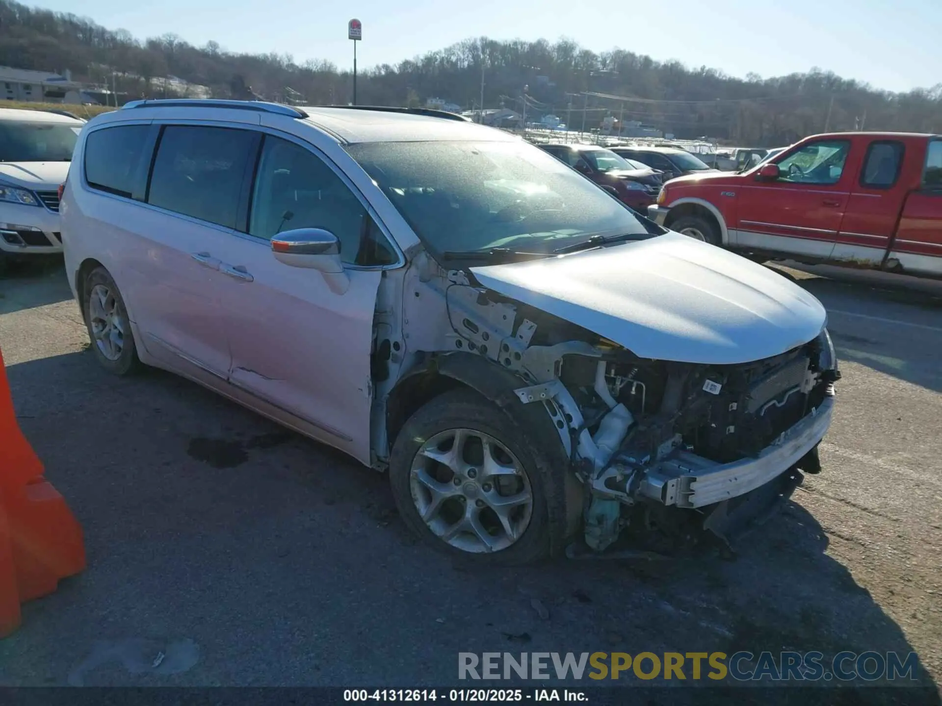 1 Photograph of a damaged car 2C4RC1GG6KR730513 CHRYSLER PACIFICA 2019