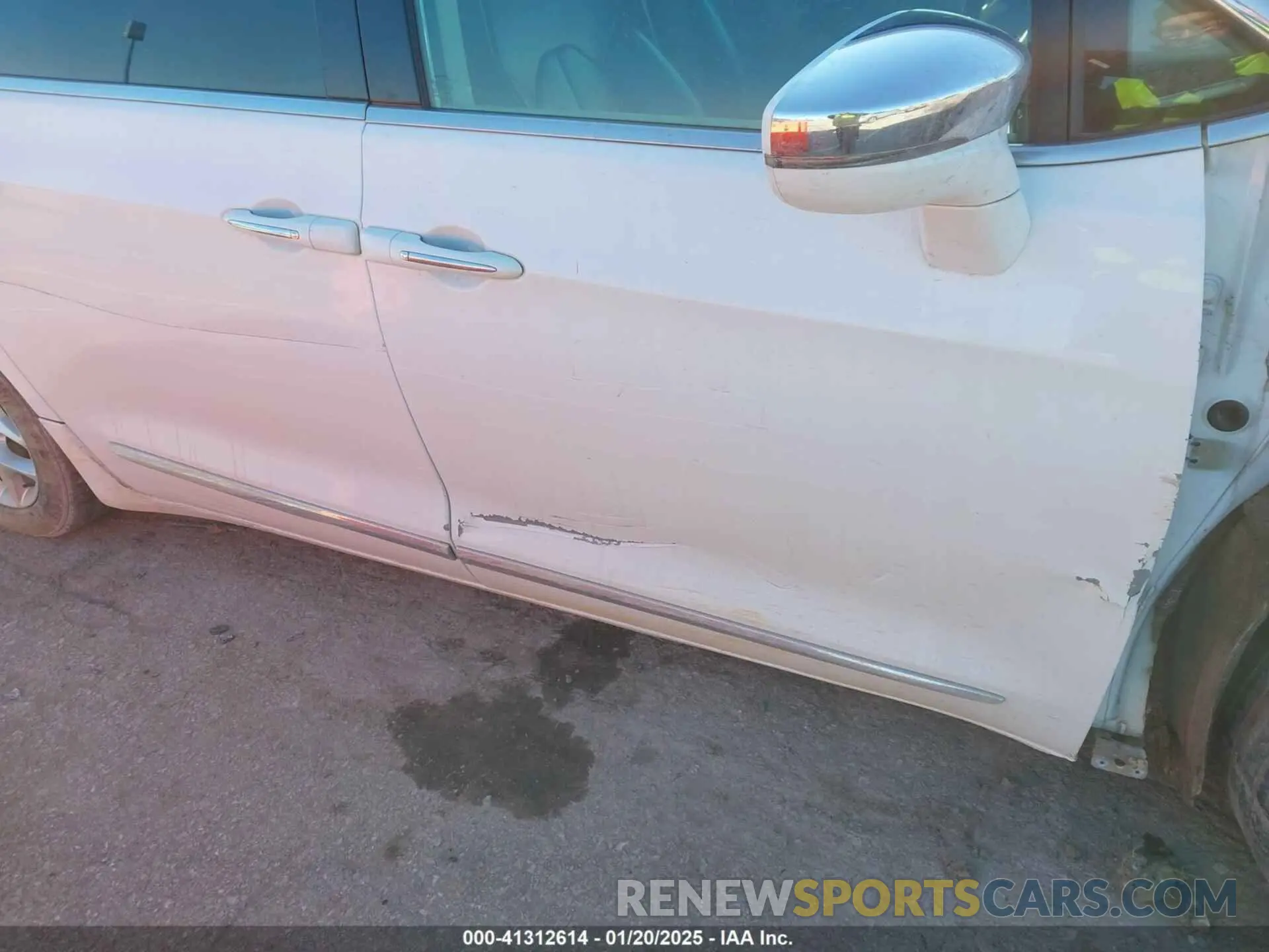 20 Photograph of a damaged car 2C4RC1GG6KR730513 CHRYSLER PACIFICA 2019