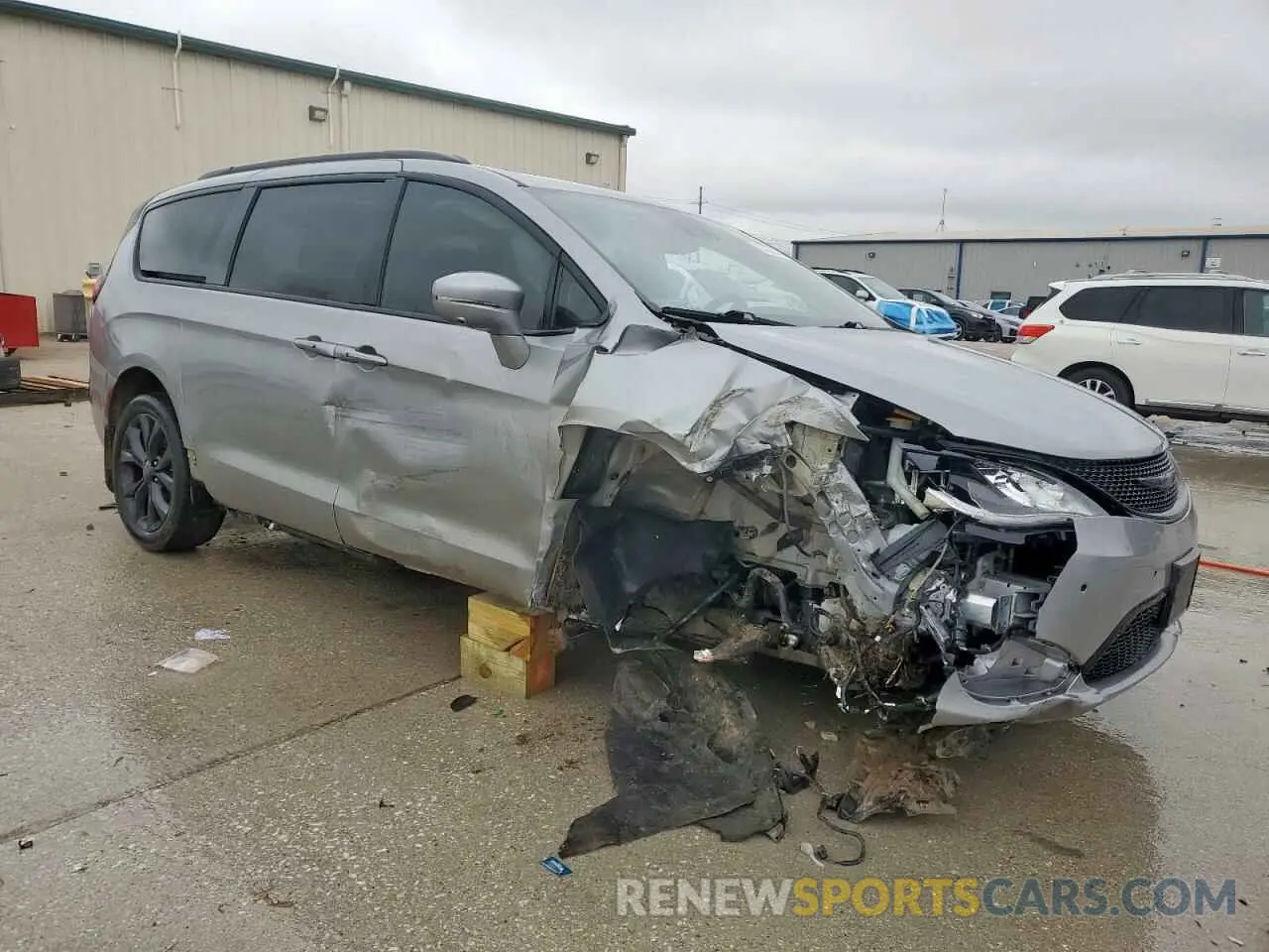 4 Photograph of a damaged car 2C4RC1GG7KR541692 CHRYSLER PACIFICA 2019