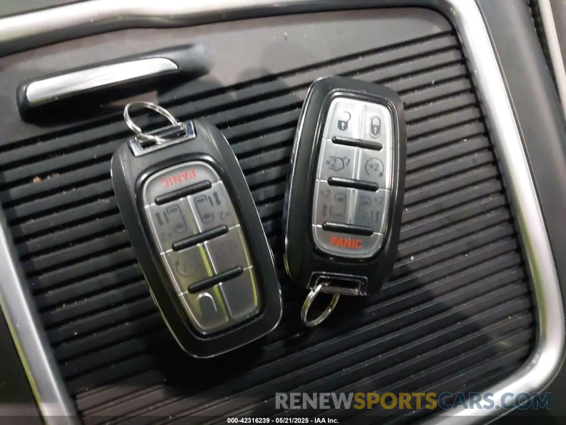 11 Фотография поврежденного автомобиля 2C4RC1GG8KR507230 CHRYSLER PACIFICA 2019
