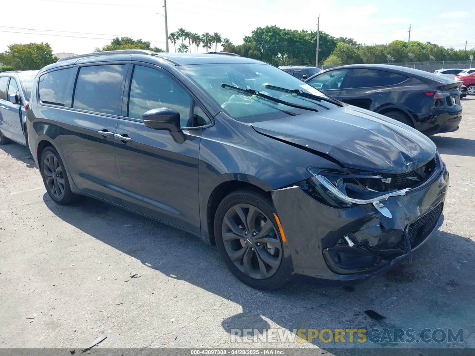 1 Photograph of a damaged car 2C4RC1GG8KR657371 CHRYSLER PACIFICA 2019