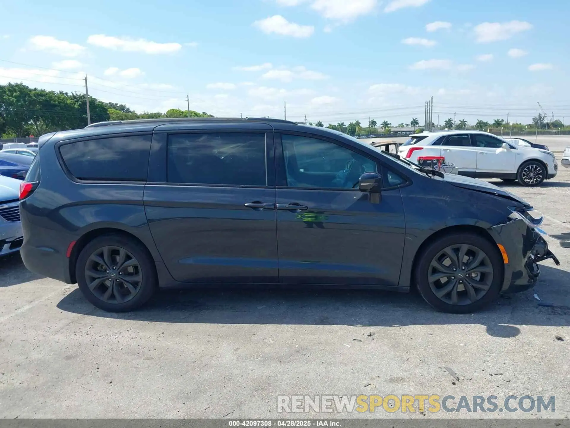 13 Photograph of a damaged car 2C4RC1GG8KR657371 CHRYSLER PACIFICA 2019