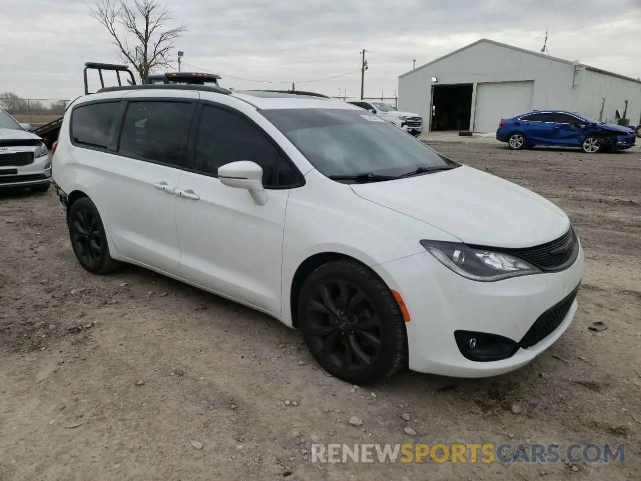 4 Photograph of a damaged car 2C4RC1GGXKR681574 CHRYSLER PACIFICA 2019