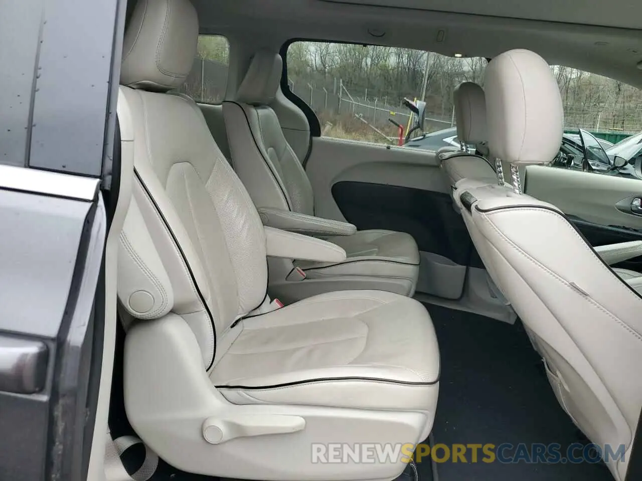 11 Фотография поврежденного автомобиля 2C4RC1N72KR533017 CHRYSLER PACIFICA 2019