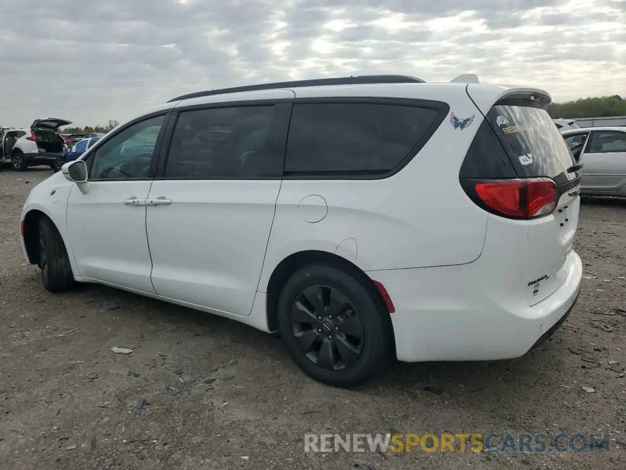 2 Photograph of a damaged car 2C4RC1N72KR668773 CHRYSLER PACIFICA 2019