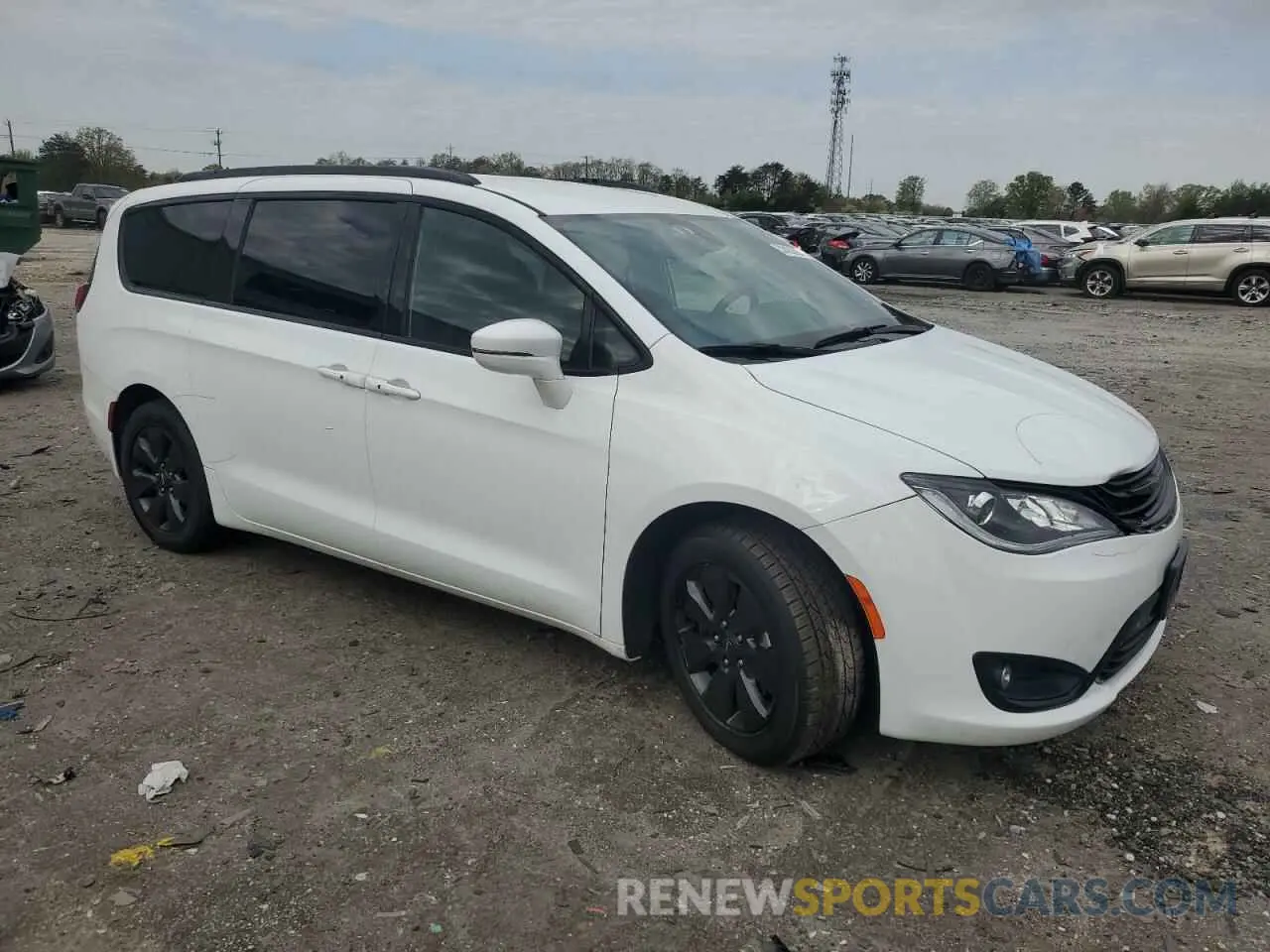 4 Photograph of a damaged car 2C4RC1N72KR668773 CHRYSLER PACIFICA 2019