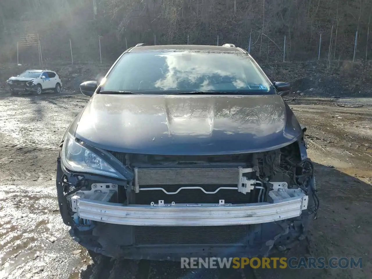 5 Photograph of a damaged car 2C4RC1BG0LR115786 CHRYSLER PACIFICA 2020