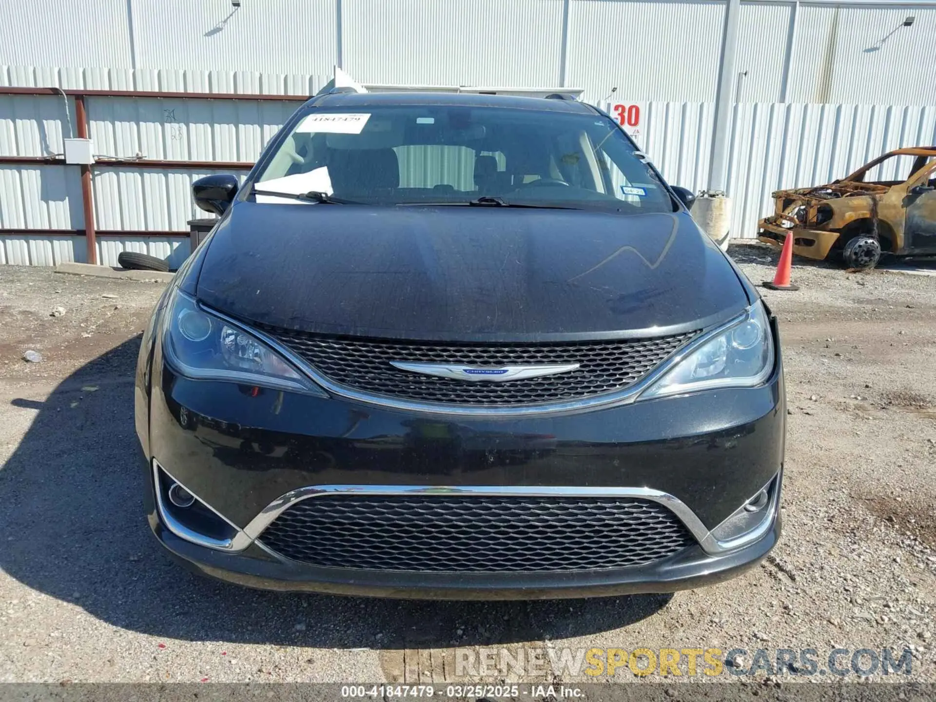 11 Photograph of a damaged car 2C4RC1BG0LR276333 CHRYSLER PACIFICA 2020