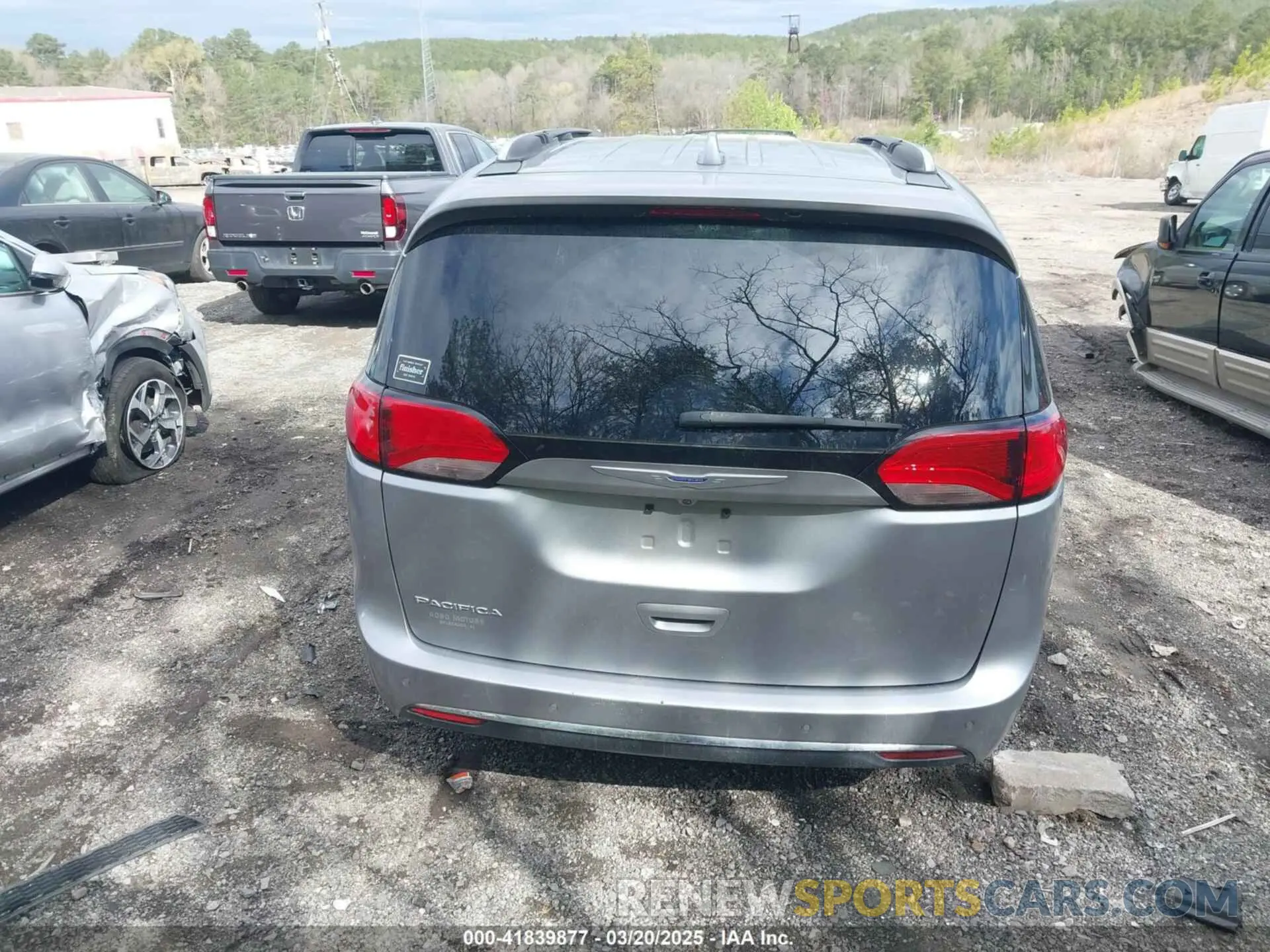 16 Photograph of a damaged car 2C4RC1BG1LR114193 CHRYSLER PACIFICA 2020