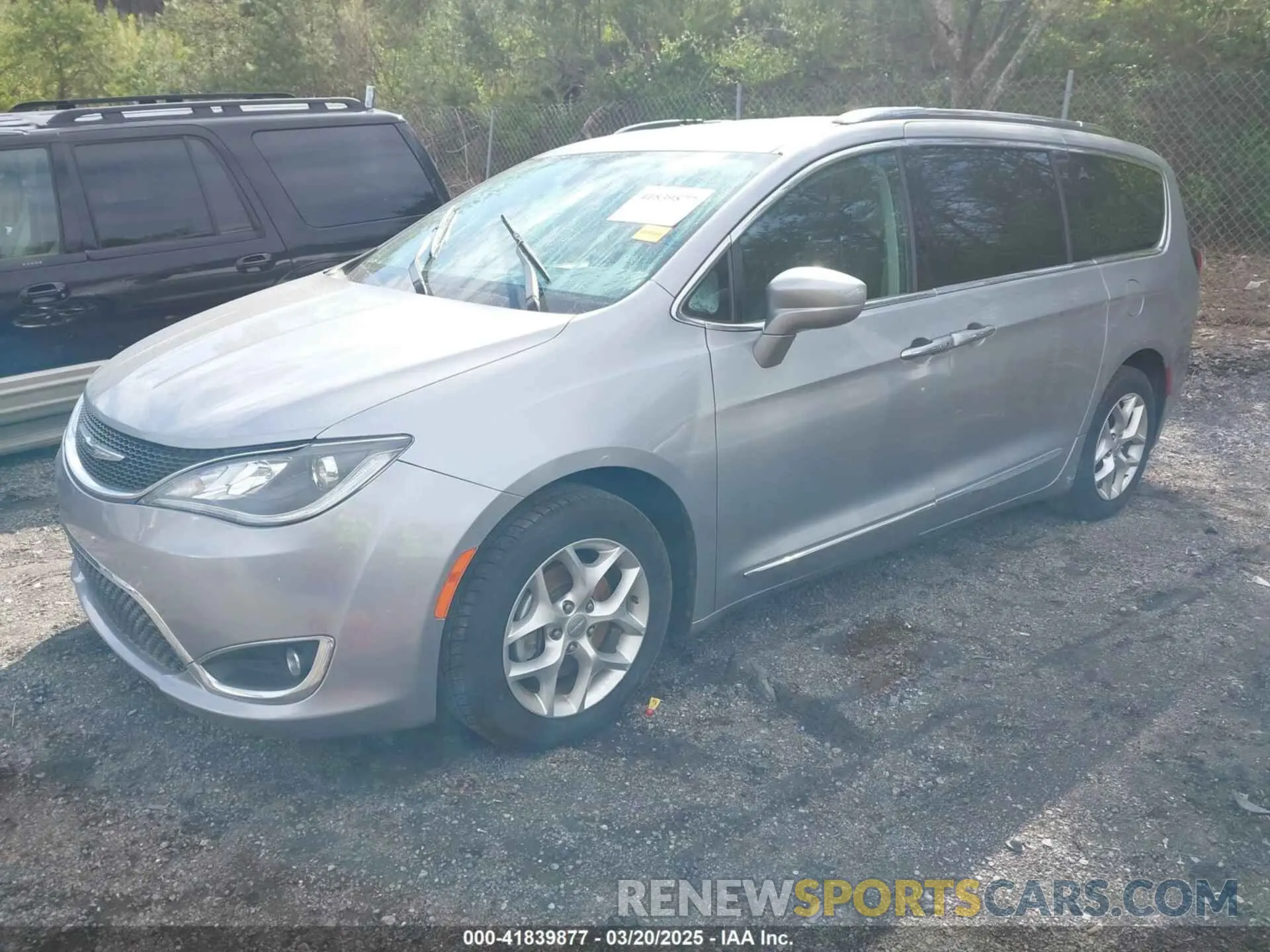2 Photograph of a damaged car 2C4RC1BG1LR114193 CHRYSLER PACIFICA 2020