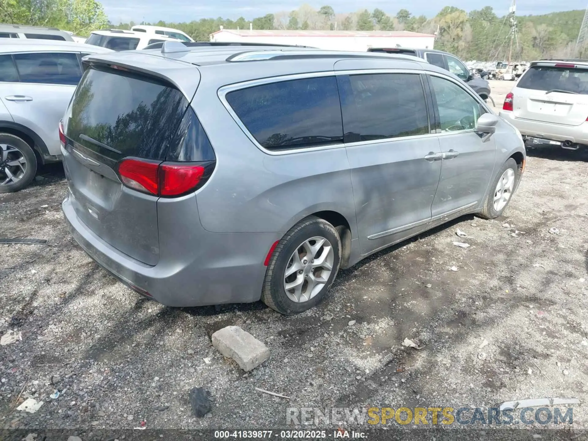4 Photograph of a damaged car 2C4RC1BG1LR114193 CHRYSLER PACIFICA 2020