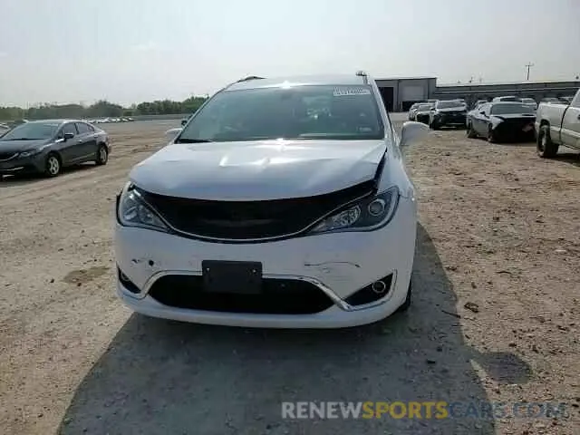 11 Photograph of a damaged car 2C4RC1BG1LR250341 CHRYSLER PACIFICA 2020