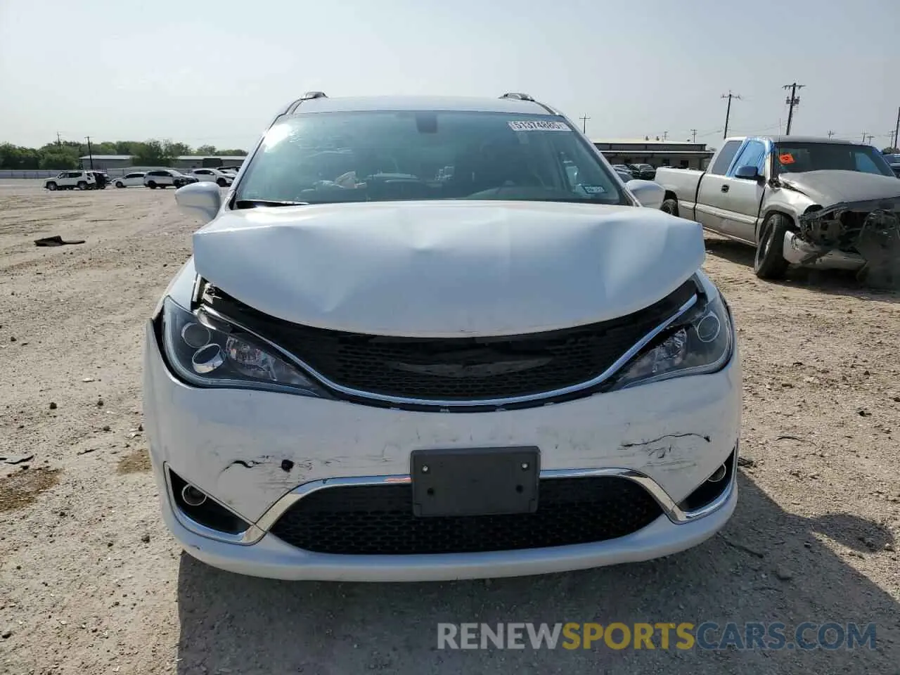 5 Photograph of a damaged car 2C4RC1BG1LR250341 CHRYSLER PACIFICA 2020