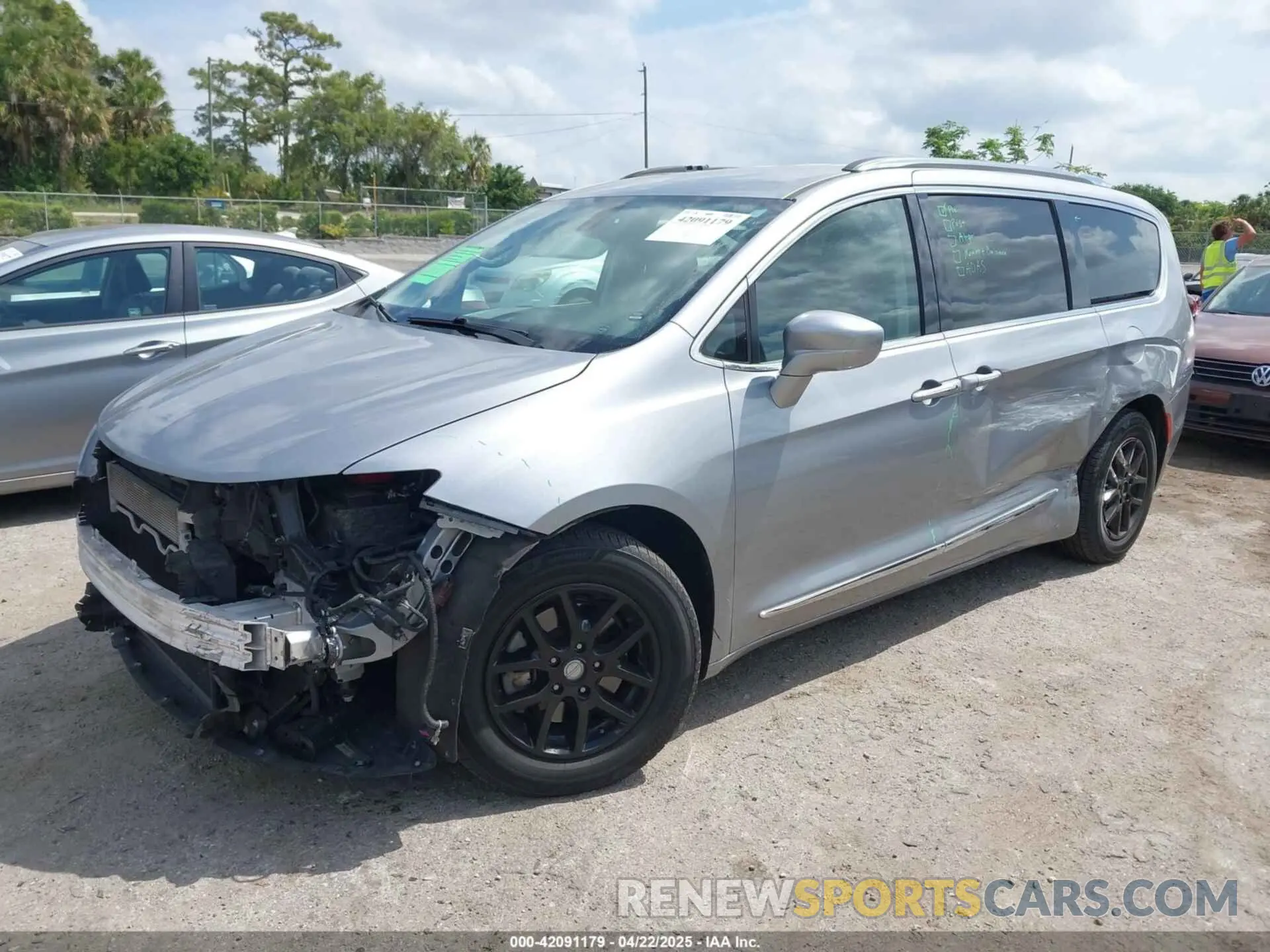 2 Photograph of a damaged car 2C4RC1BG1LR268936 CHRYSLER PACIFICA 2020