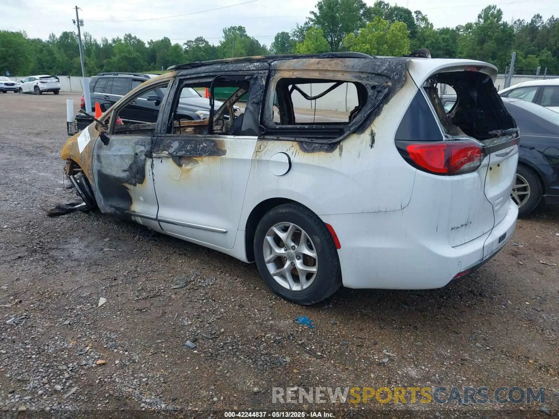 3 Photograph of a damaged car 2C4RC1BG2LR115935 CHRYSLER PACIFICA 2020