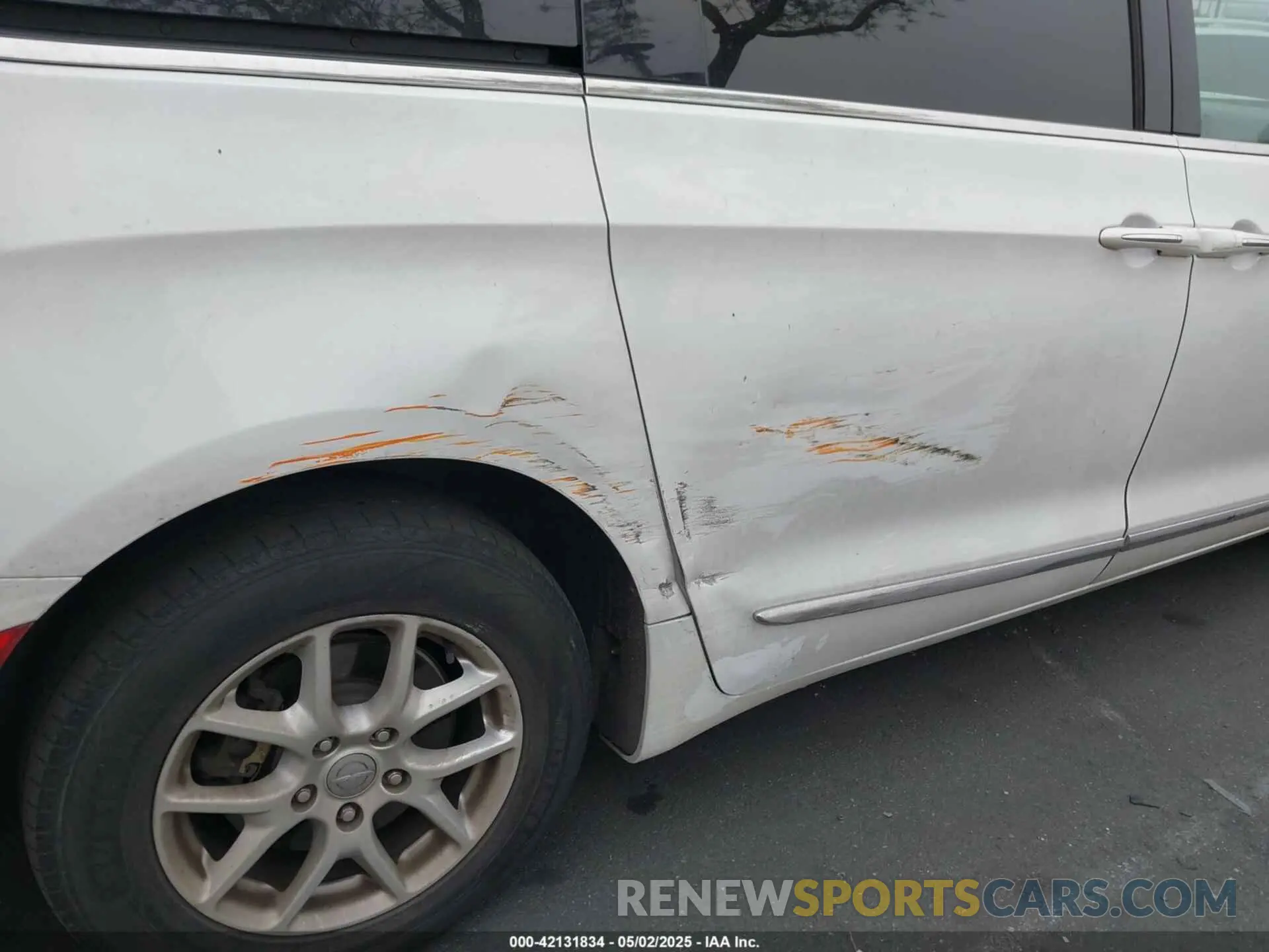 18 Photograph of a damaged car 2C4RC1BG2LR134646 CHRYSLER PACIFICA 2020