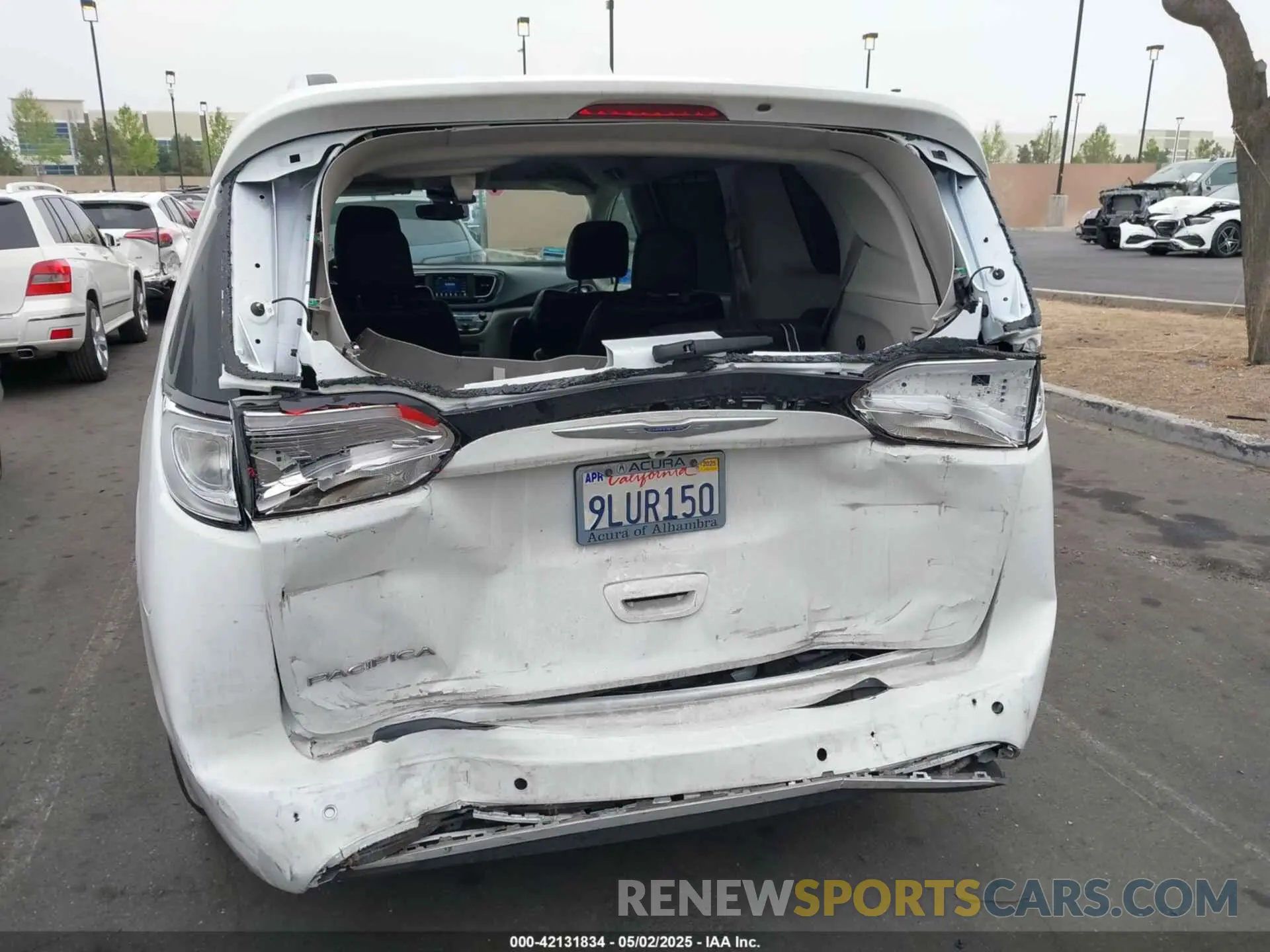6 Photograph of a damaged car 2C4RC1BG2LR134646 CHRYSLER PACIFICA 2020