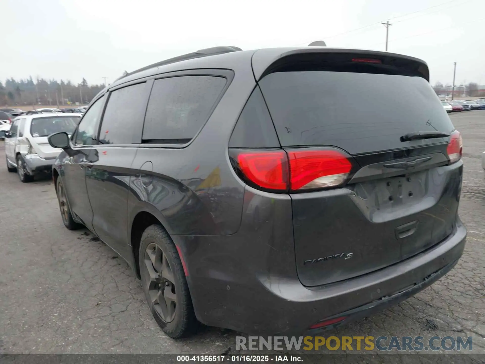 3 Фотография поврежденного автомобиля 2C4RC1BG2LR232866 CHRYSLER PACIFICA 2020