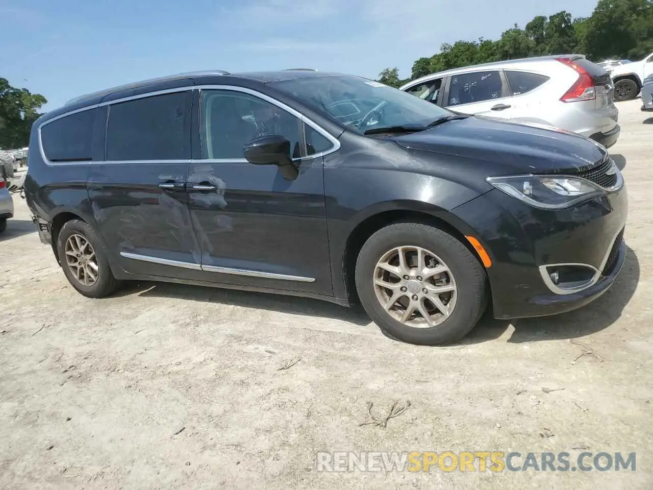 4 Photograph of a damaged car 2C4RC1BG2LR276284 CHRYSLER PACIFICA 2020