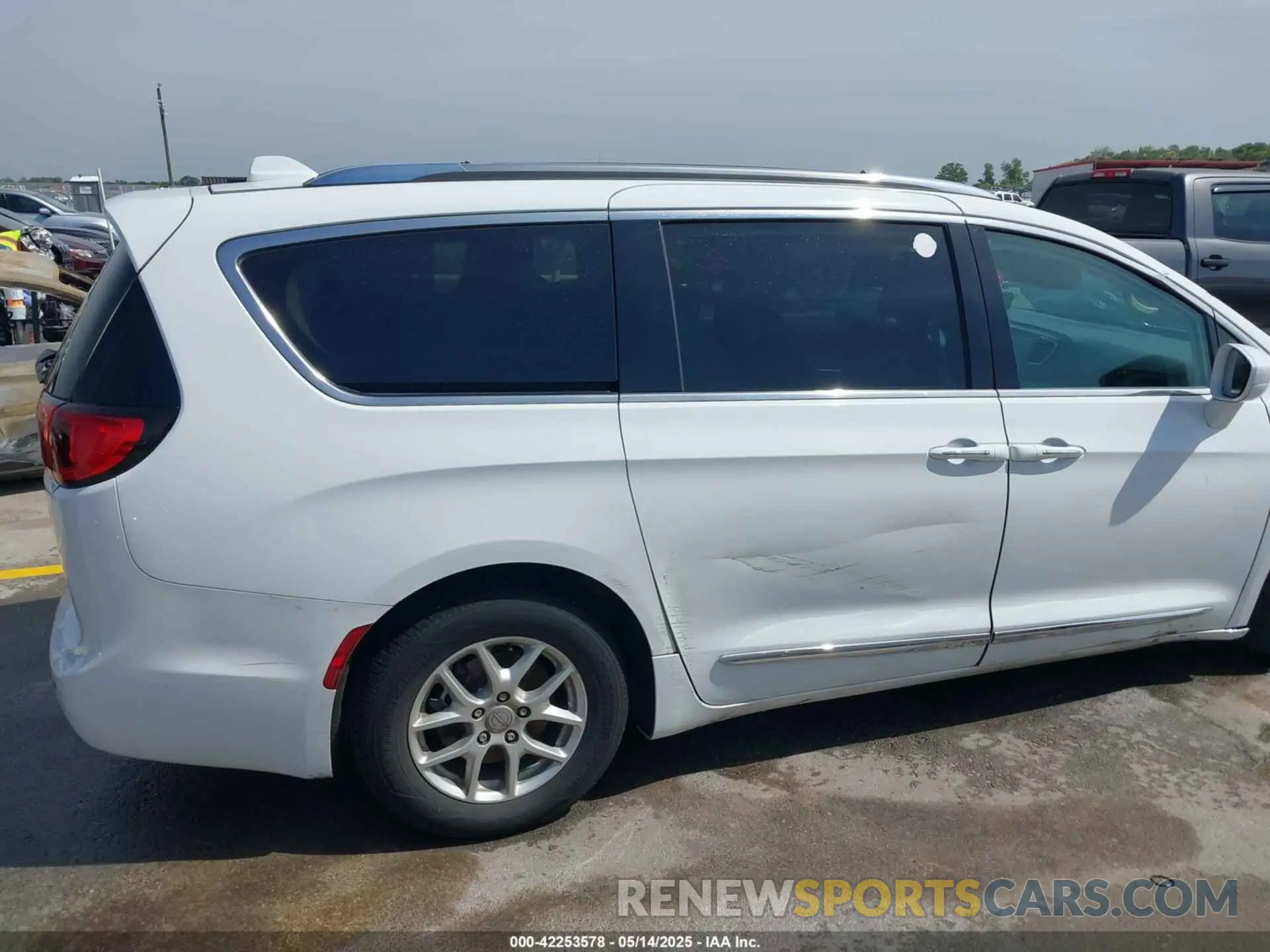 6 Фотография поврежденного автомобиля 2C4RC1BG3LR115250 CHRYSLER PACIFICA 2020