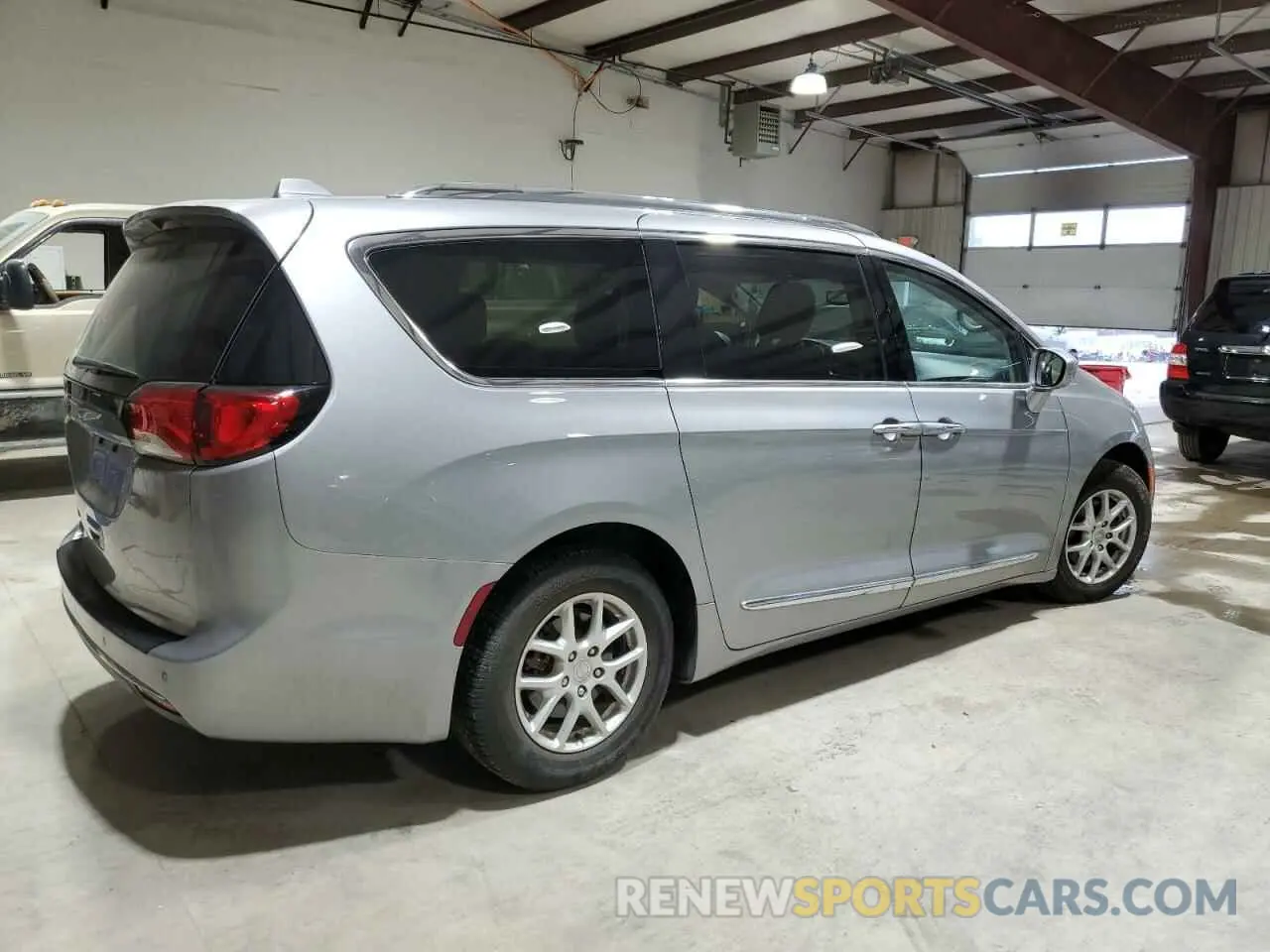 3 Photograph of a damaged car 2C4RC1BG3LR128127 CHRYSLER PACIFICA 2020