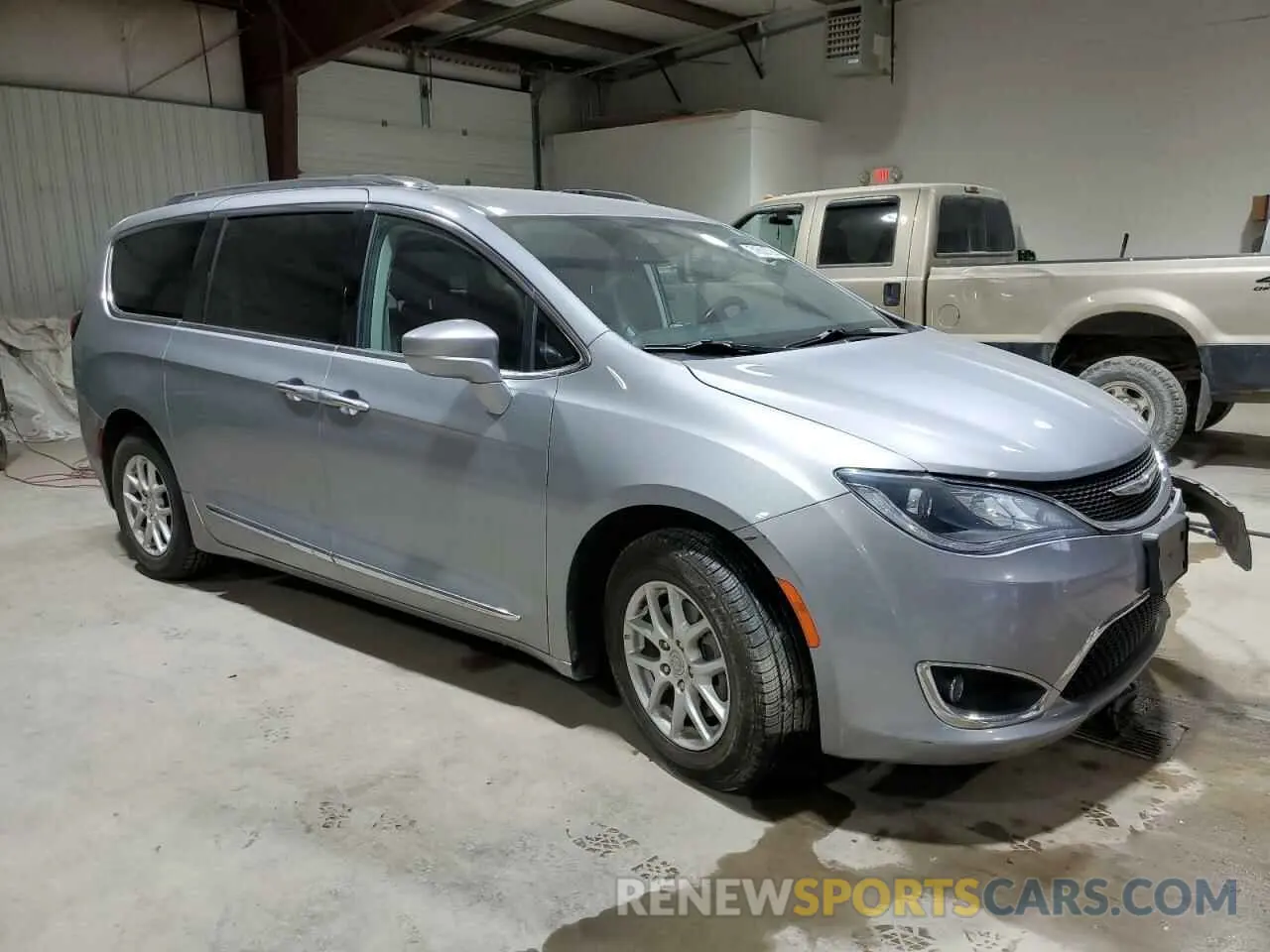 4 Photograph of a damaged car 2C4RC1BG3LR128127 CHRYSLER PACIFICA 2020