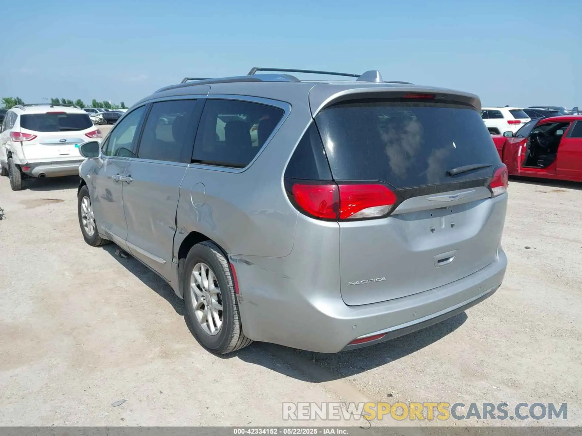 3 Photograph of a damaged car 2C4RC1BG3LR285642 CHRYSLER PACIFICA 2020
