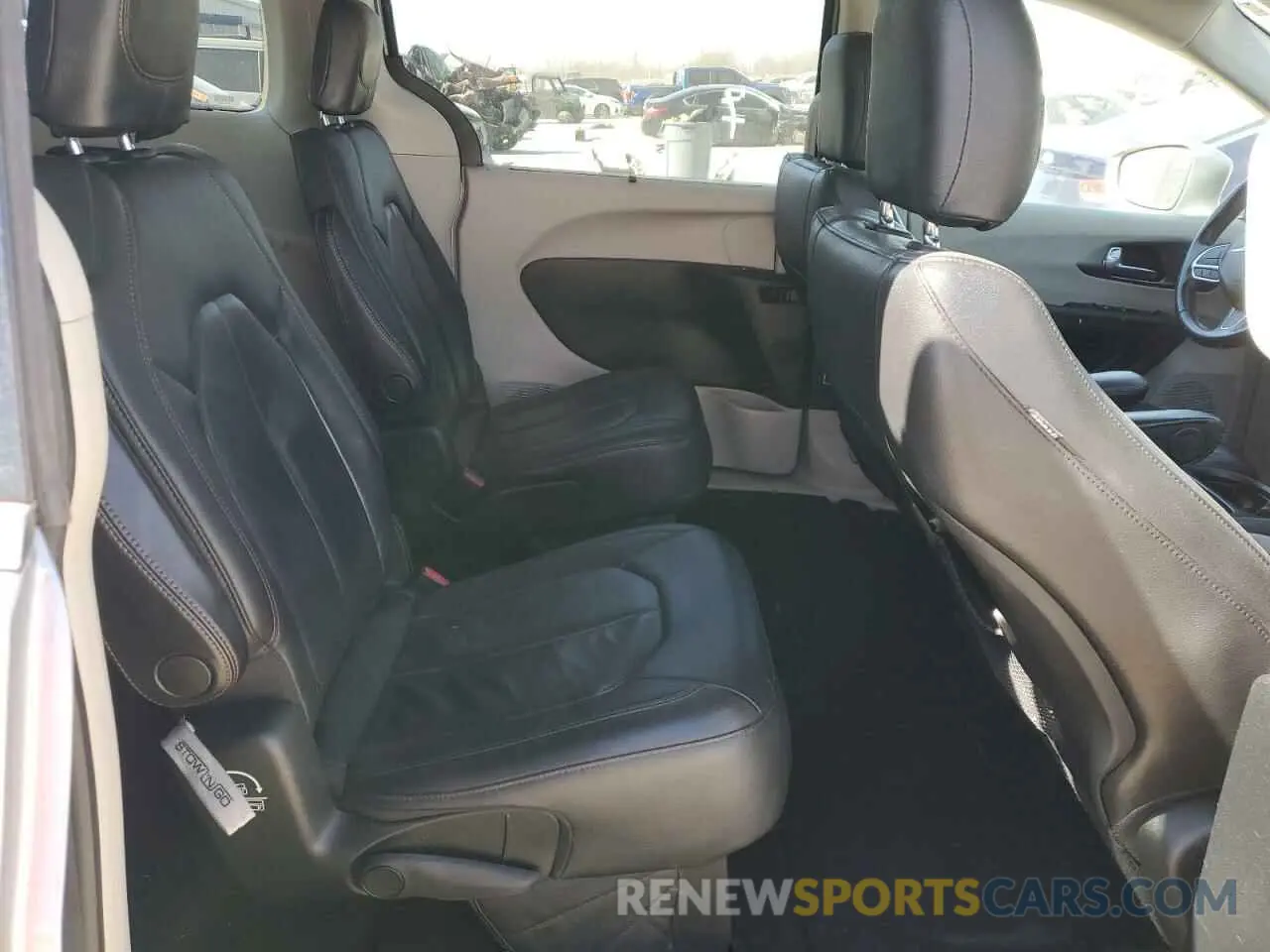 11 Photograph of a damaged car 2C4RC1BG4LR120358 CHRYSLER PACIFICA 2020