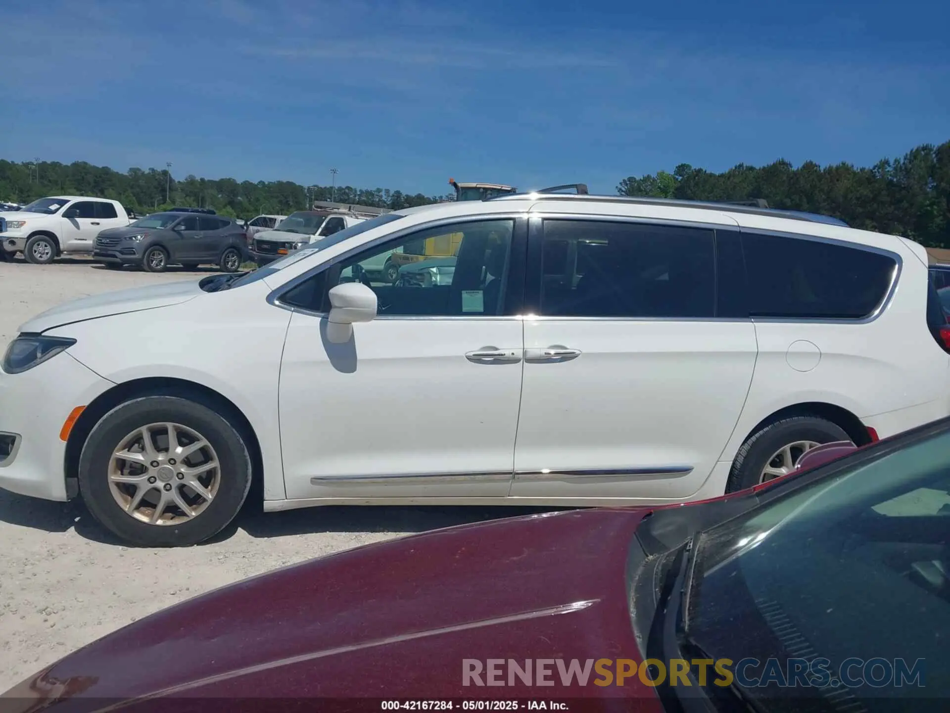 14 Photograph of a damaged car 2C4RC1BG6LR276742 CHRYSLER PACIFICA 2020