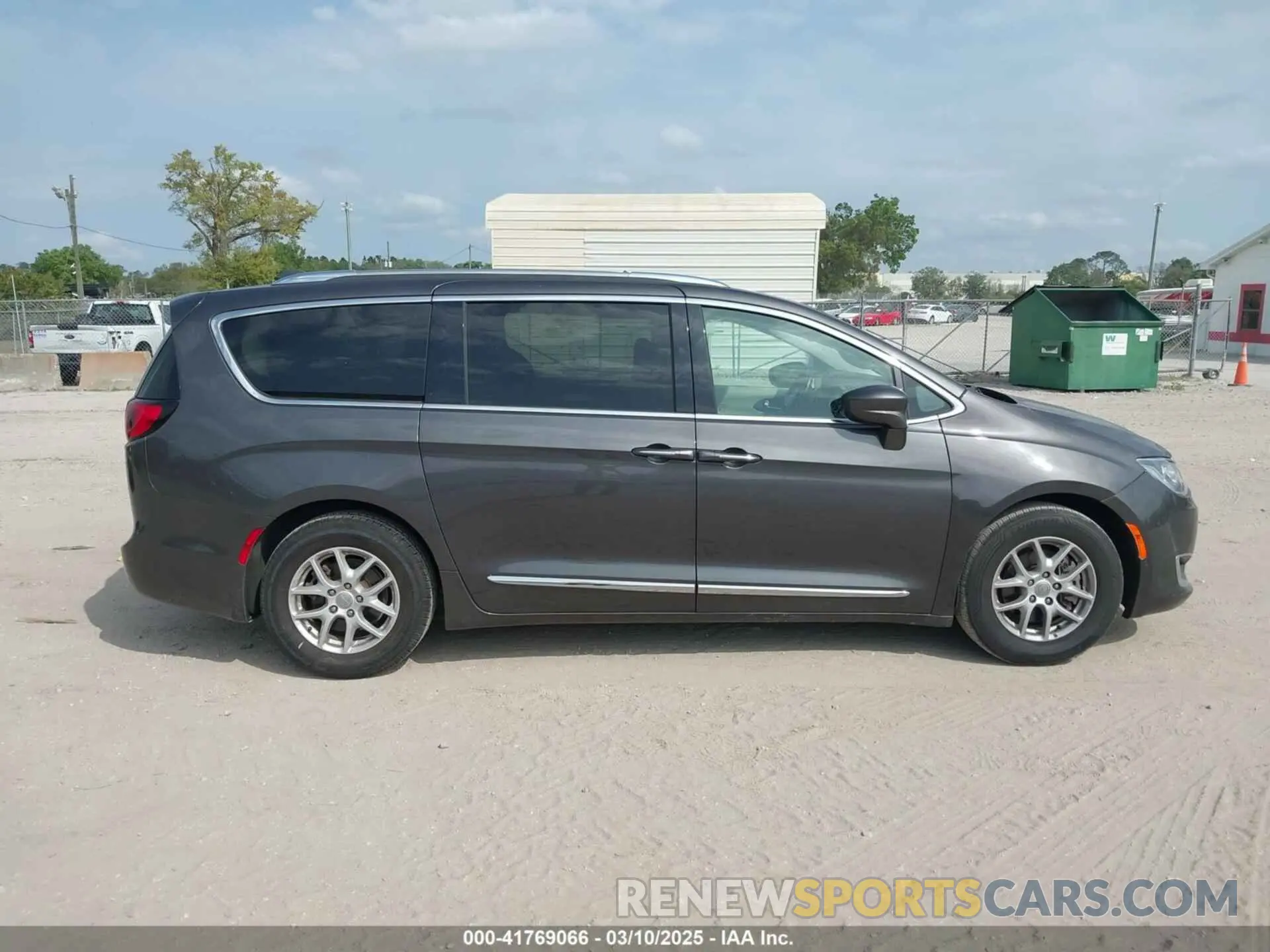 13 Фотография поврежденного автомобиля 2C4RC1BG6LR283903 CHRYSLER PACIFICA 2020