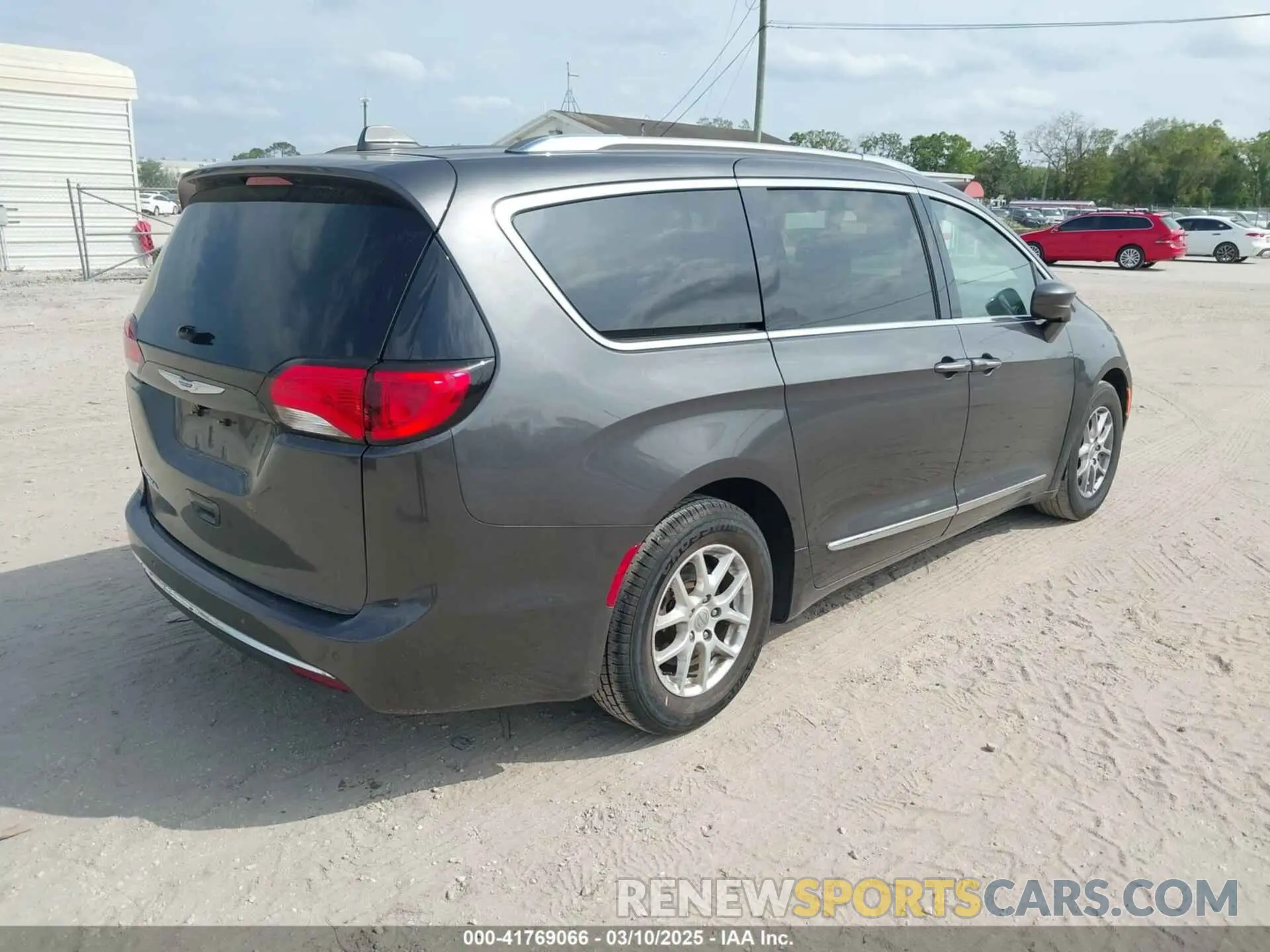 4 Фотография поврежденного автомобиля 2C4RC1BG6LR283903 CHRYSLER PACIFICA 2020
