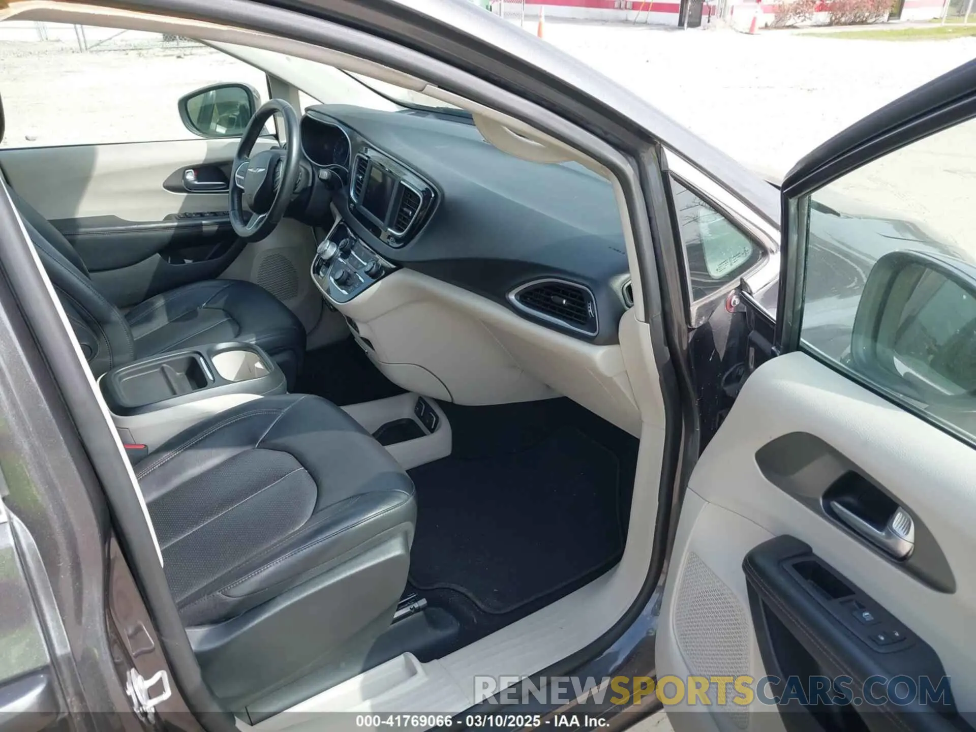 5 Фотография поврежденного автомобиля 2C4RC1BG6LR283903 CHRYSLER PACIFICA 2020