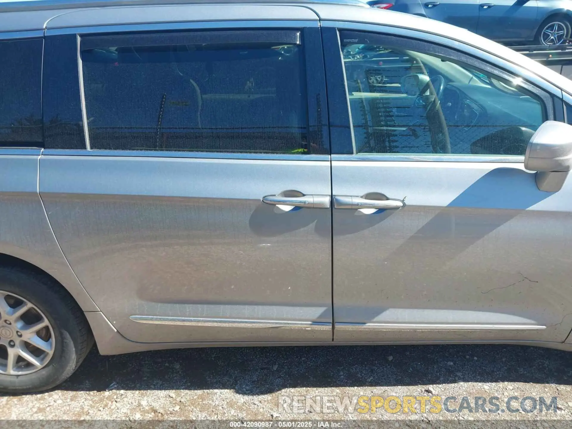 13 Photograph of a damaged car 2C4RC1BG7LR140622 CHRYSLER PACIFICA 2020