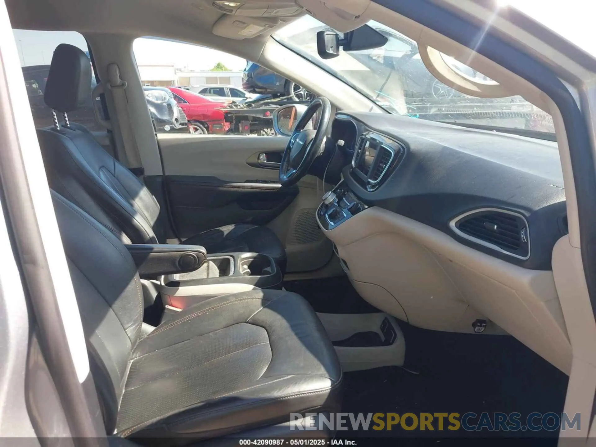 5 Photograph of a damaged car 2C4RC1BG7LR140622 CHRYSLER PACIFICA 2020