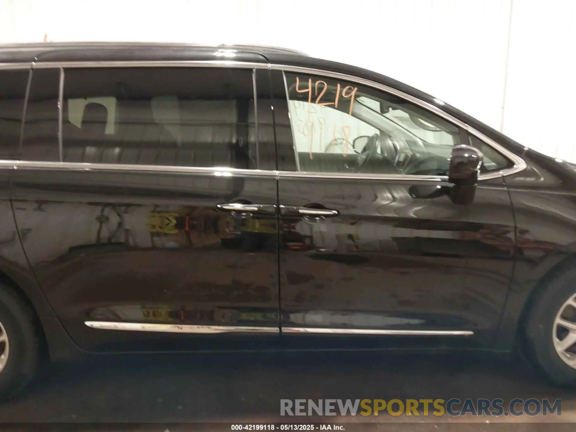 14 Photograph of a damaged car 2C4RC1BG9LR140072 CHRYSLER PACIFICA 2020