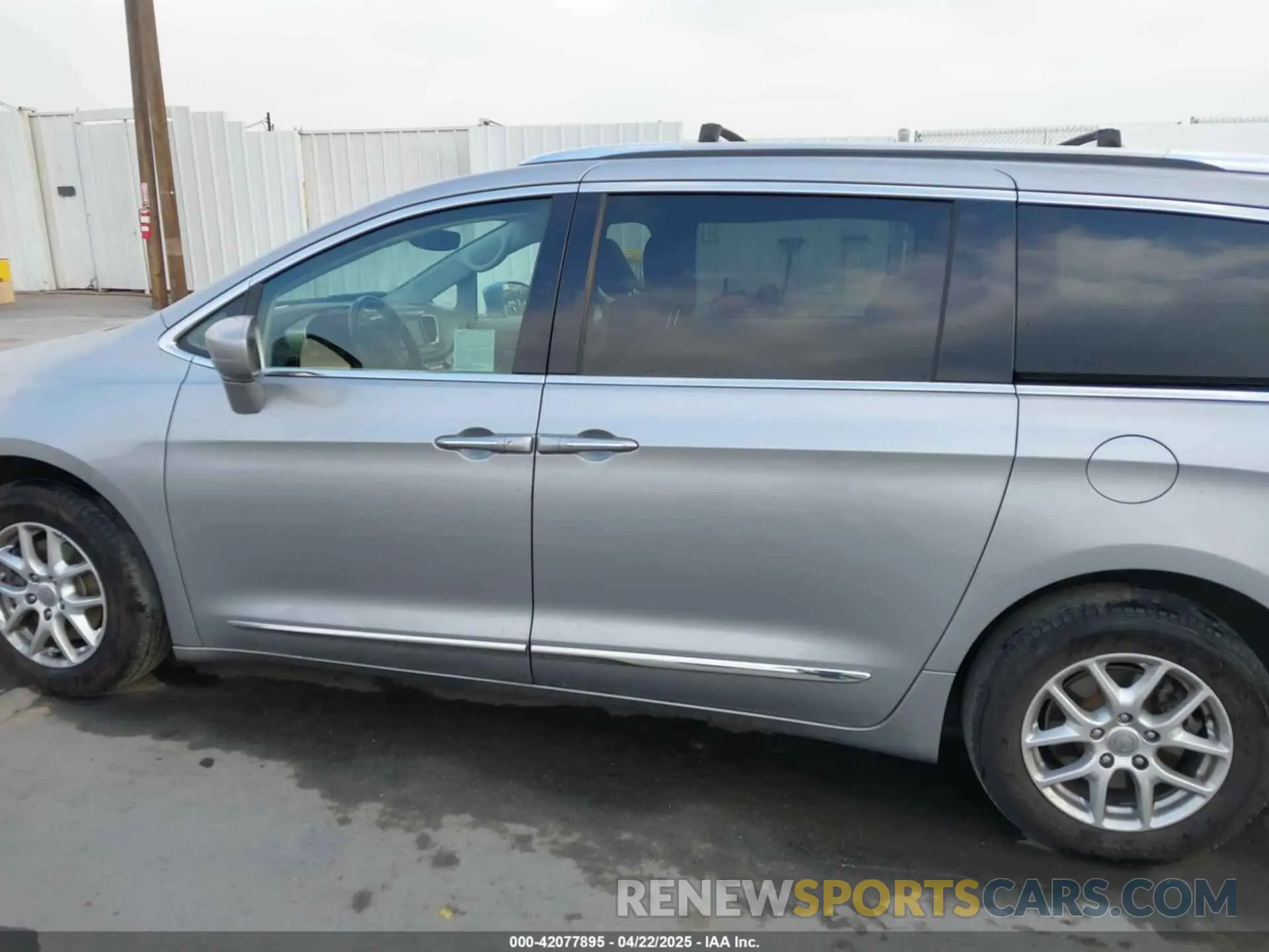 14 Photograph of a damaged car 2C4RC1BG9LR272118 CHRYSLER PACIFICA 2020