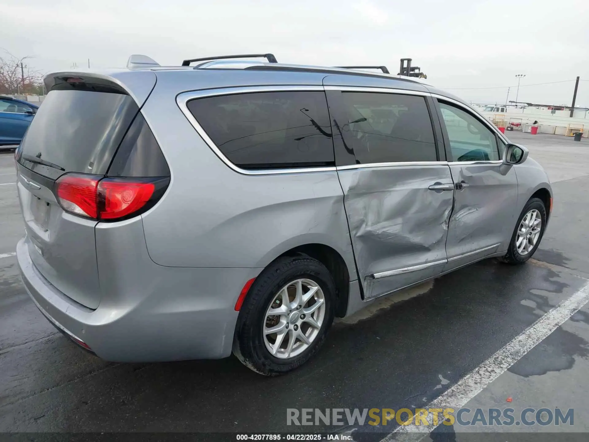 4 Photograph of a damaged car 2C4RC1BG9LR272118 CHRYSLER PACIFICA 2020