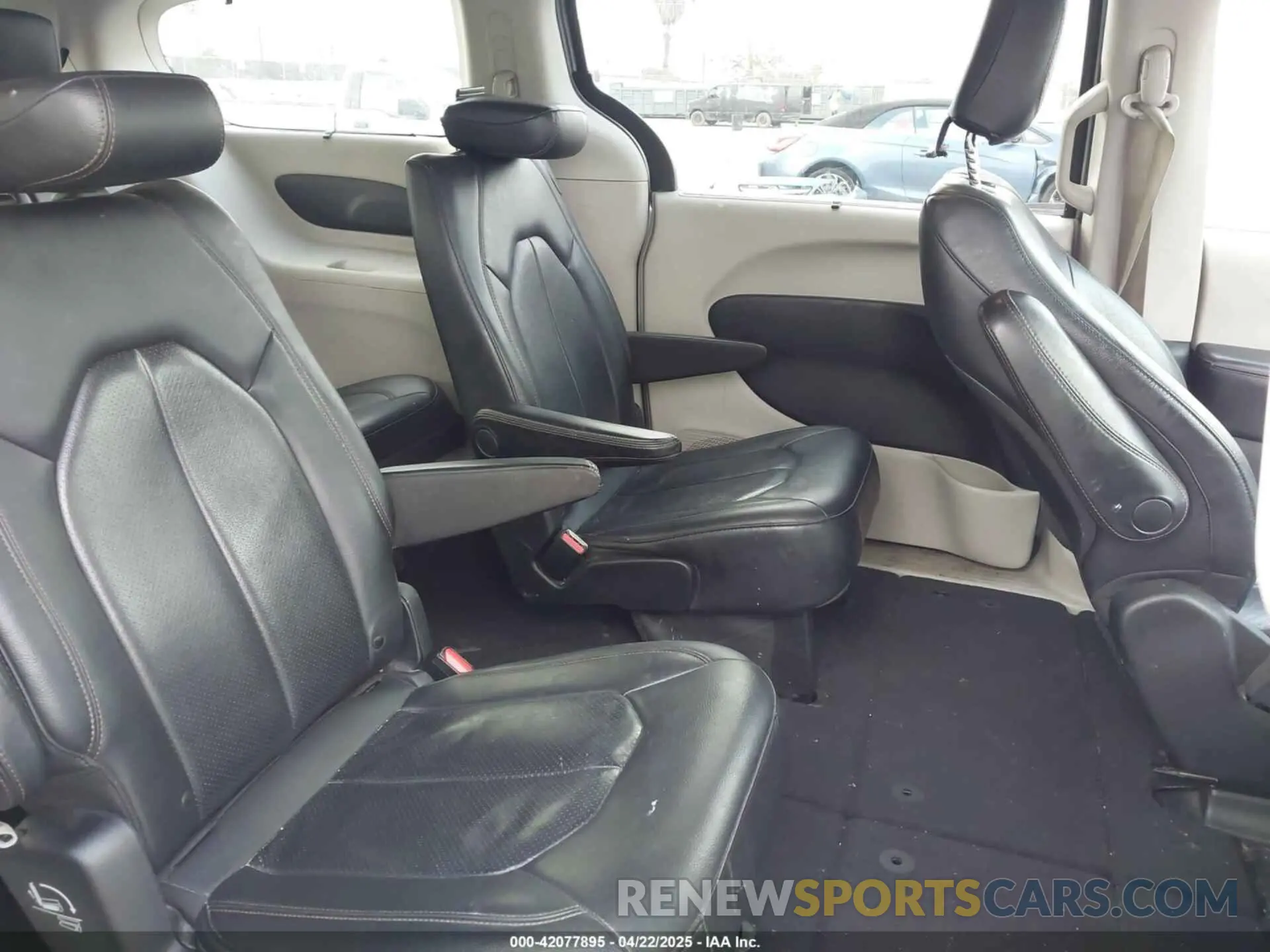8 Photograph of a damaged car 2C4RC1BG9LR272118 CHRYSLER PACIFICA 2020