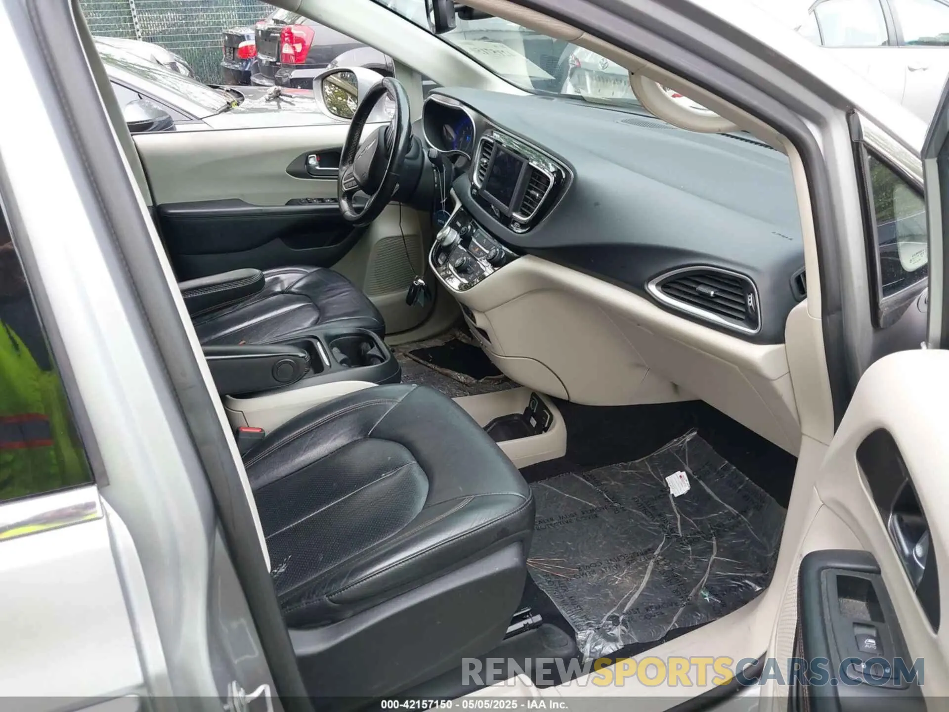 5 Фотография поврежденного автомобиля 2C4RC1BG9LR275908 CHRYSLER PACIFICA 2020