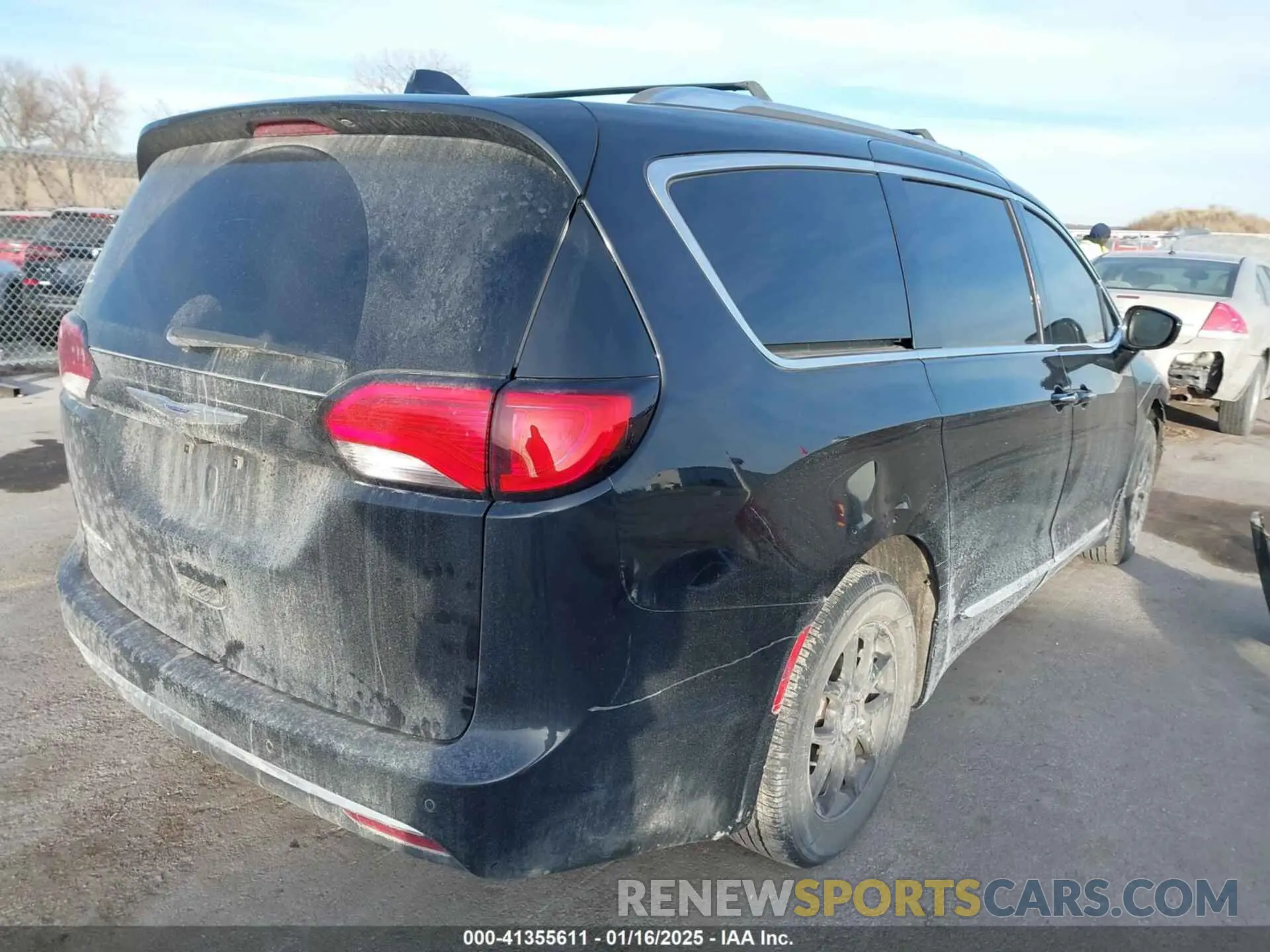 4 Photograph of a damaged car 2C4RC1BGXLR124947 CHRYSLER PACIFICA 2020