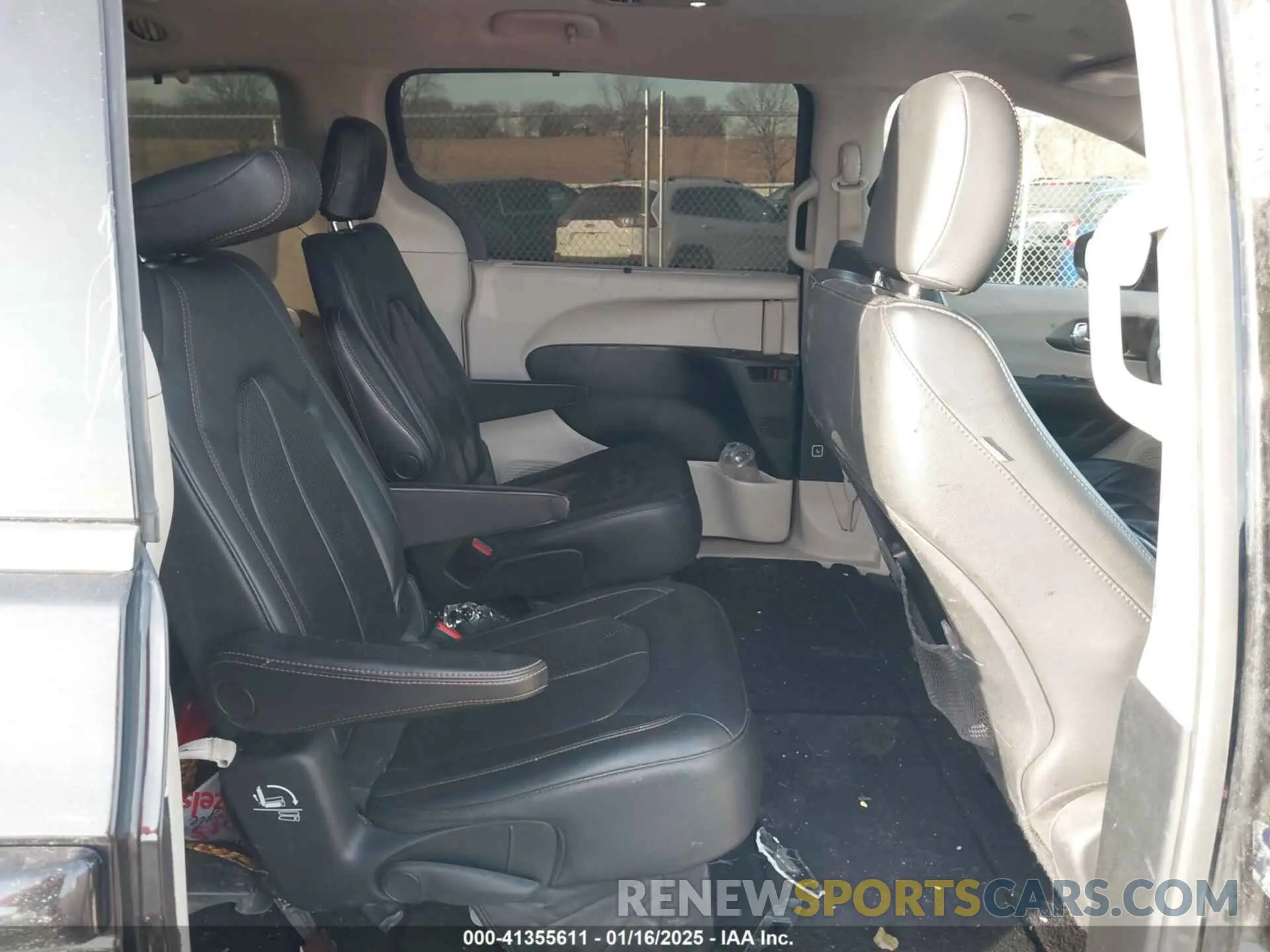 8 Photograph of a damaged car 2C4RC1BGXLR124947 CHRYSLER PACIFICA 2020