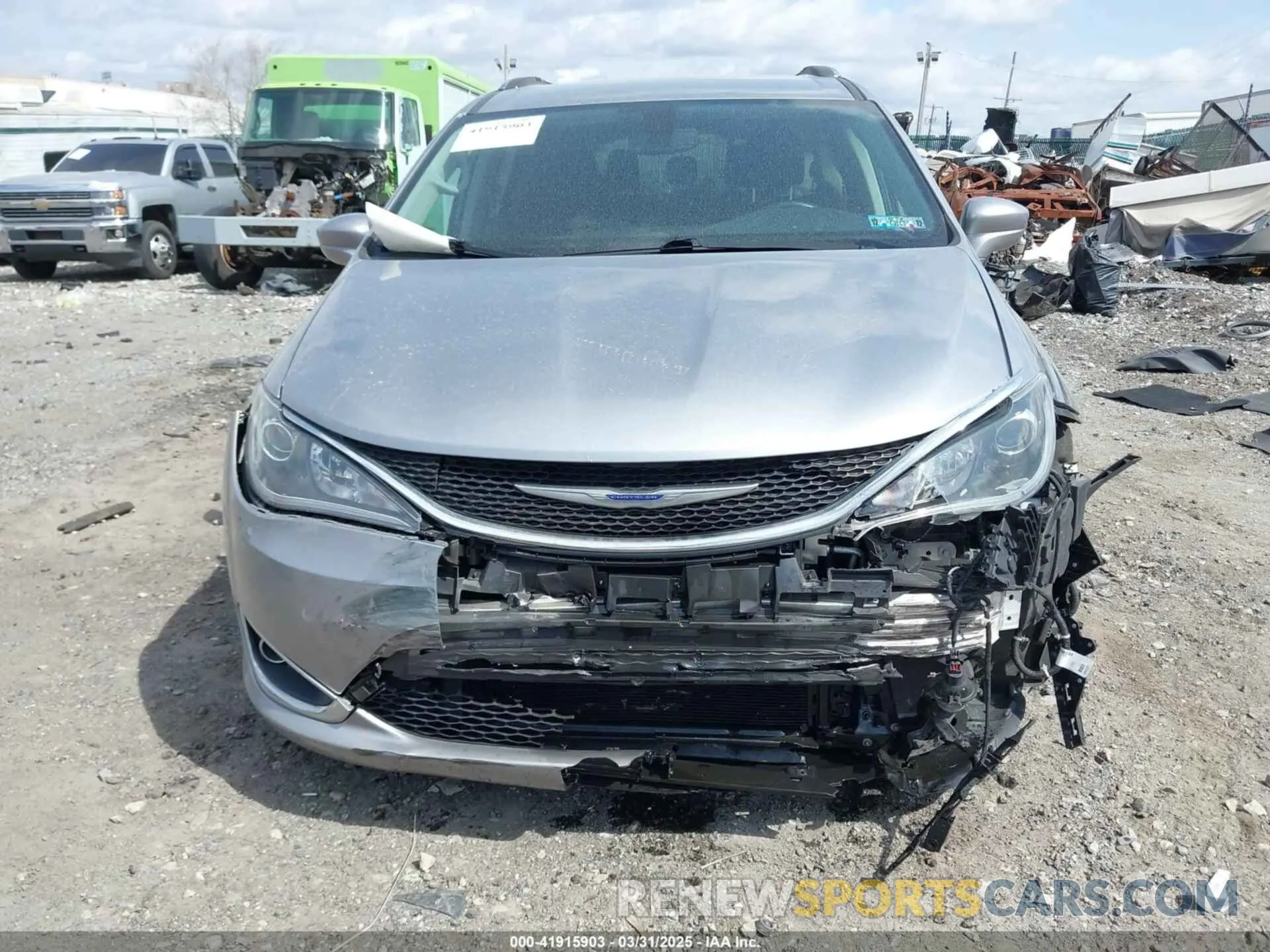 11 Фотография поврежденного автомобиля 2C4RC1BGXLR285072 CHRYSLER PACIFICA 2020