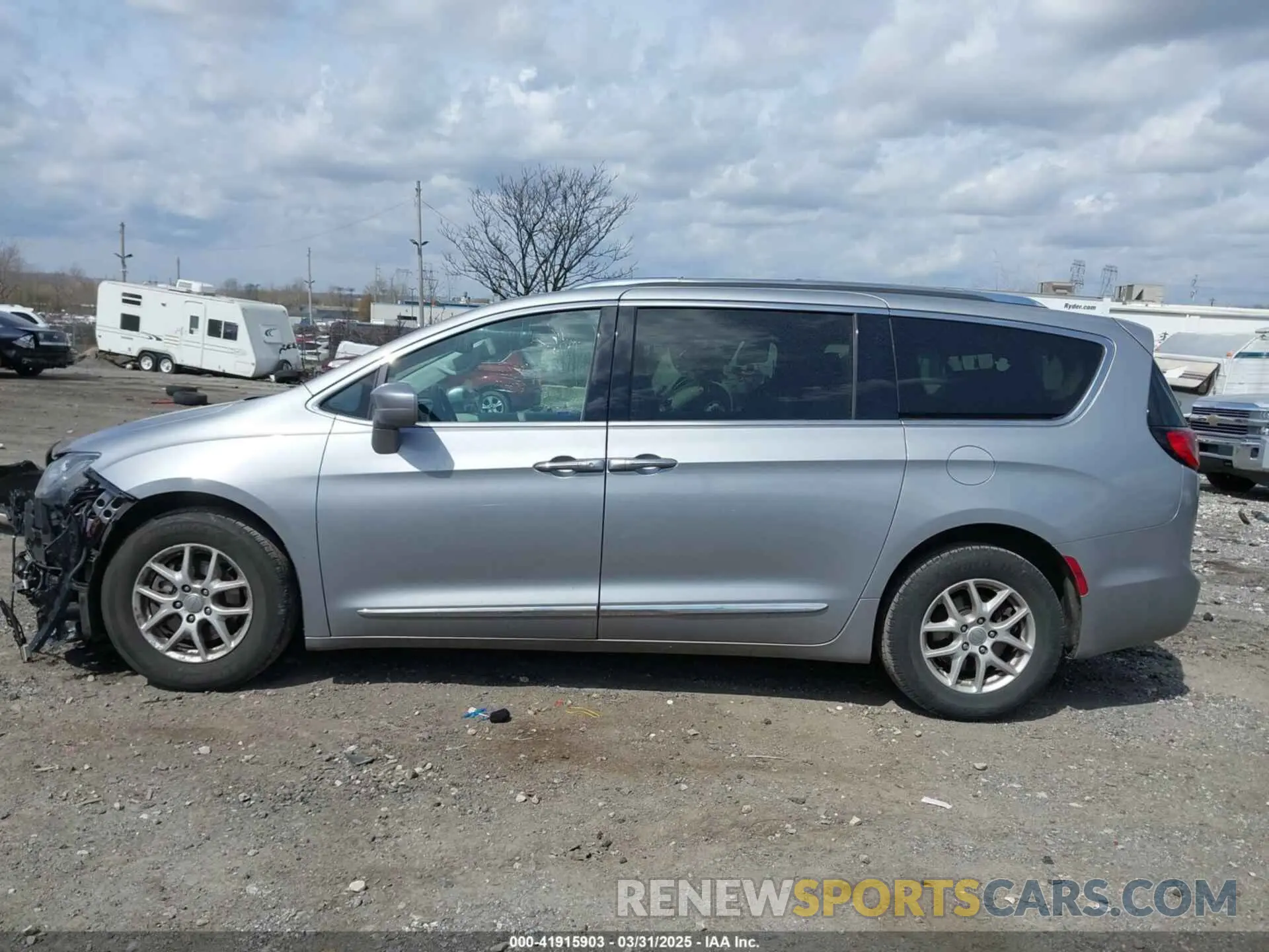 13 Фотография поврежденного автомобиля 2C4RC1BGXLR285072 CHRYSLER PACIFICA 2020
