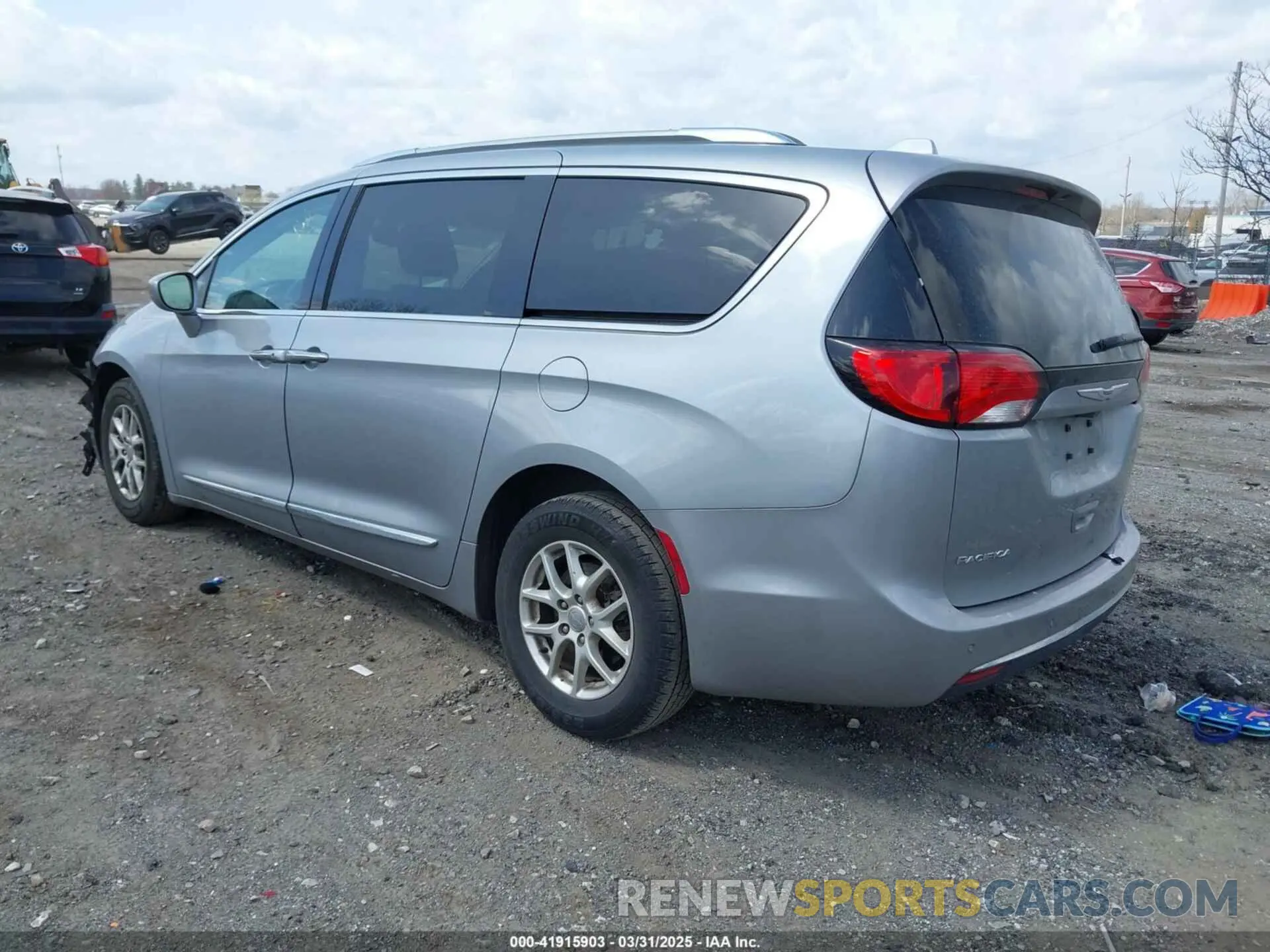 3 Фотография поврежденного автомобиля 2C4RC1BGXLR285072 CHRYSLER PACIFICA 2020