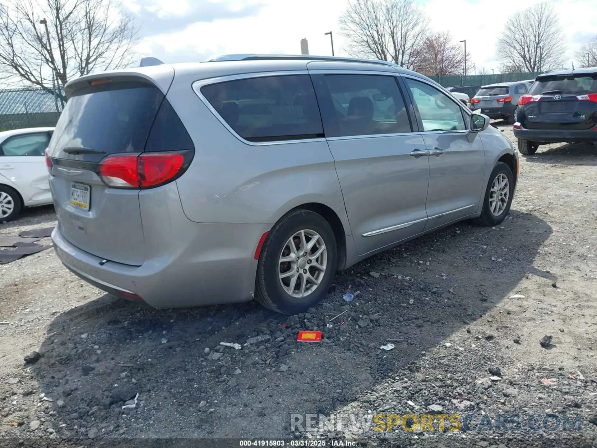 4 Фотография поврежденного автомобиля 2C4RC1BGXLR285072 CHRYSLER PACIFICA 2020