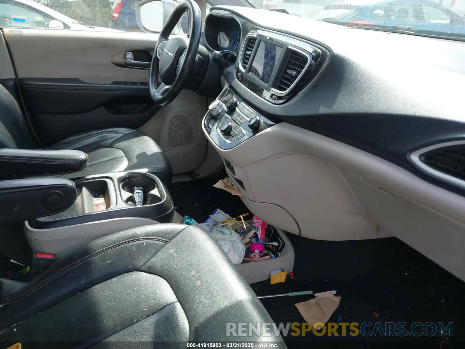 5 Фотография поврежденного автомобиля 2C4RC1BGXLR285072 CHRYSLER PACIFICA 2020