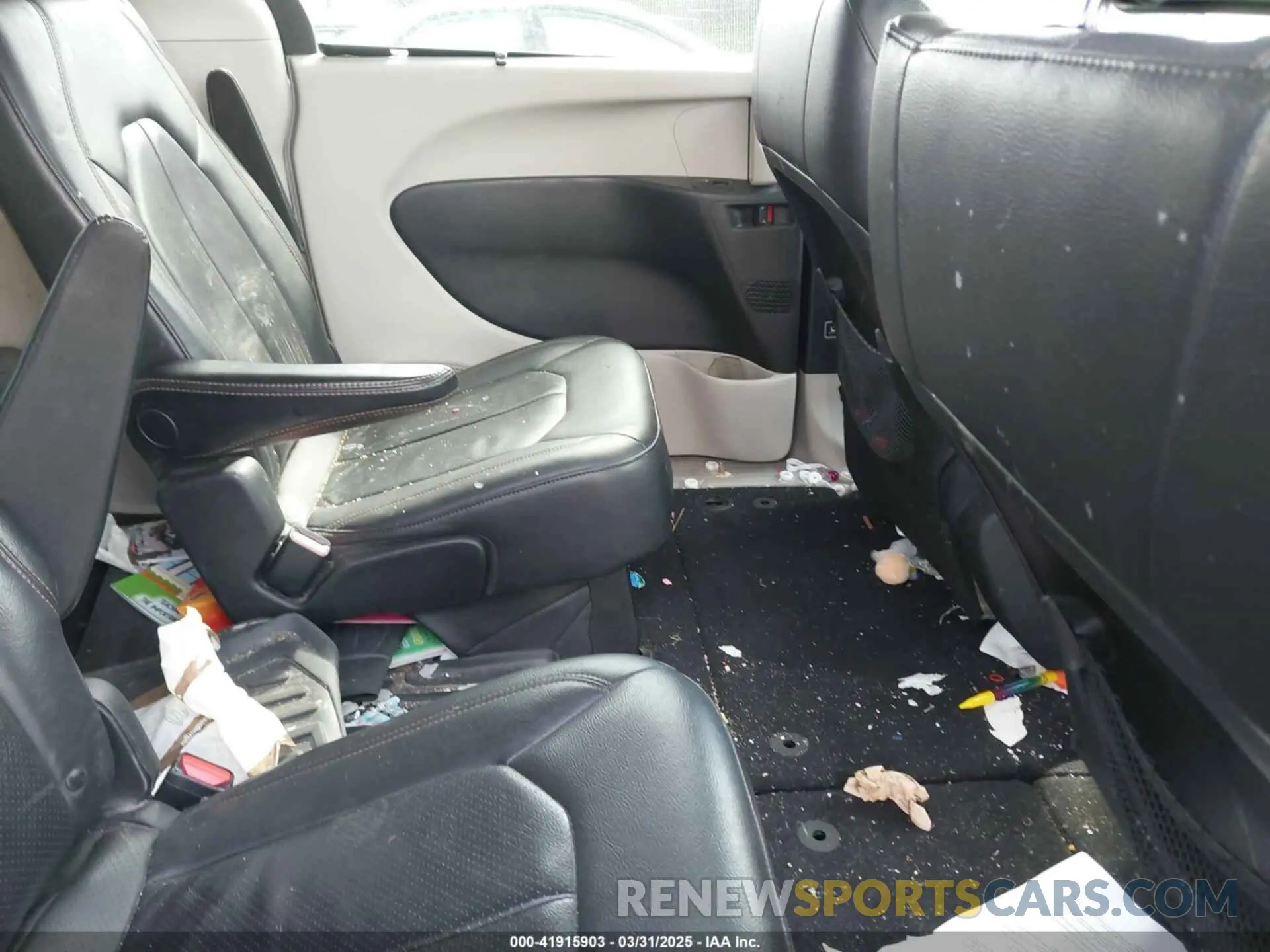 8 Фотография поврежденного автомобиля 2C4RC1BGXLR285072 CHRYSLER PACIFICA 2020