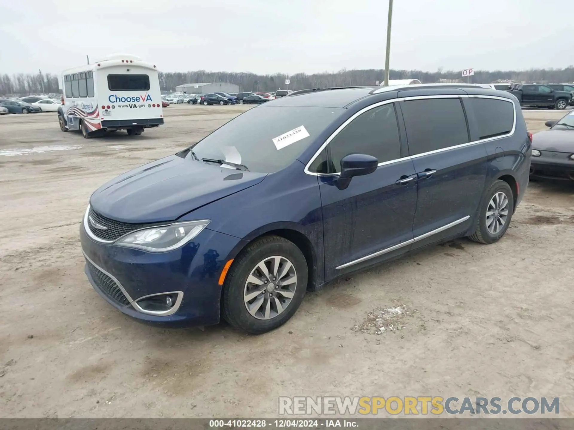 2 Photograph of a damaged car 2C4RC1EG2LR120967 CHRYSLER PACIFICA 2020