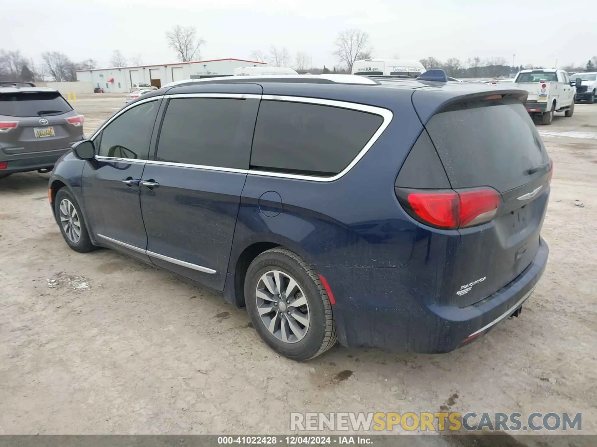 3 Photograph of a damaged car 2C4RC1EG2LR120967 CHRYSLER PACIFICA 2020