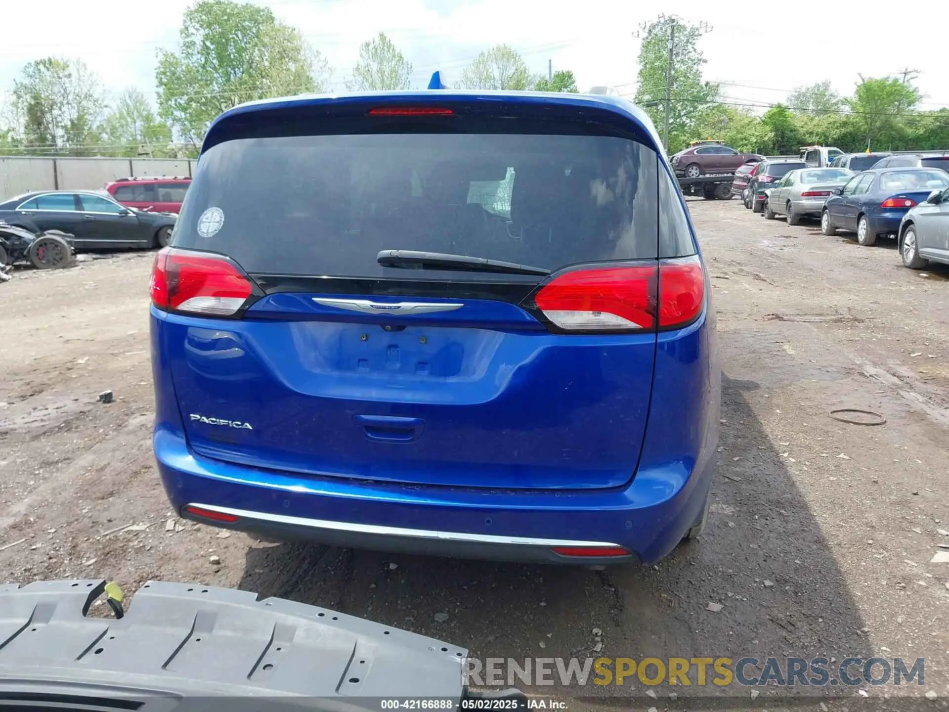 16 Photograph of a damaged car 2C4RC1EG3LR172897 CHRYSLER PACIFICA 2020
